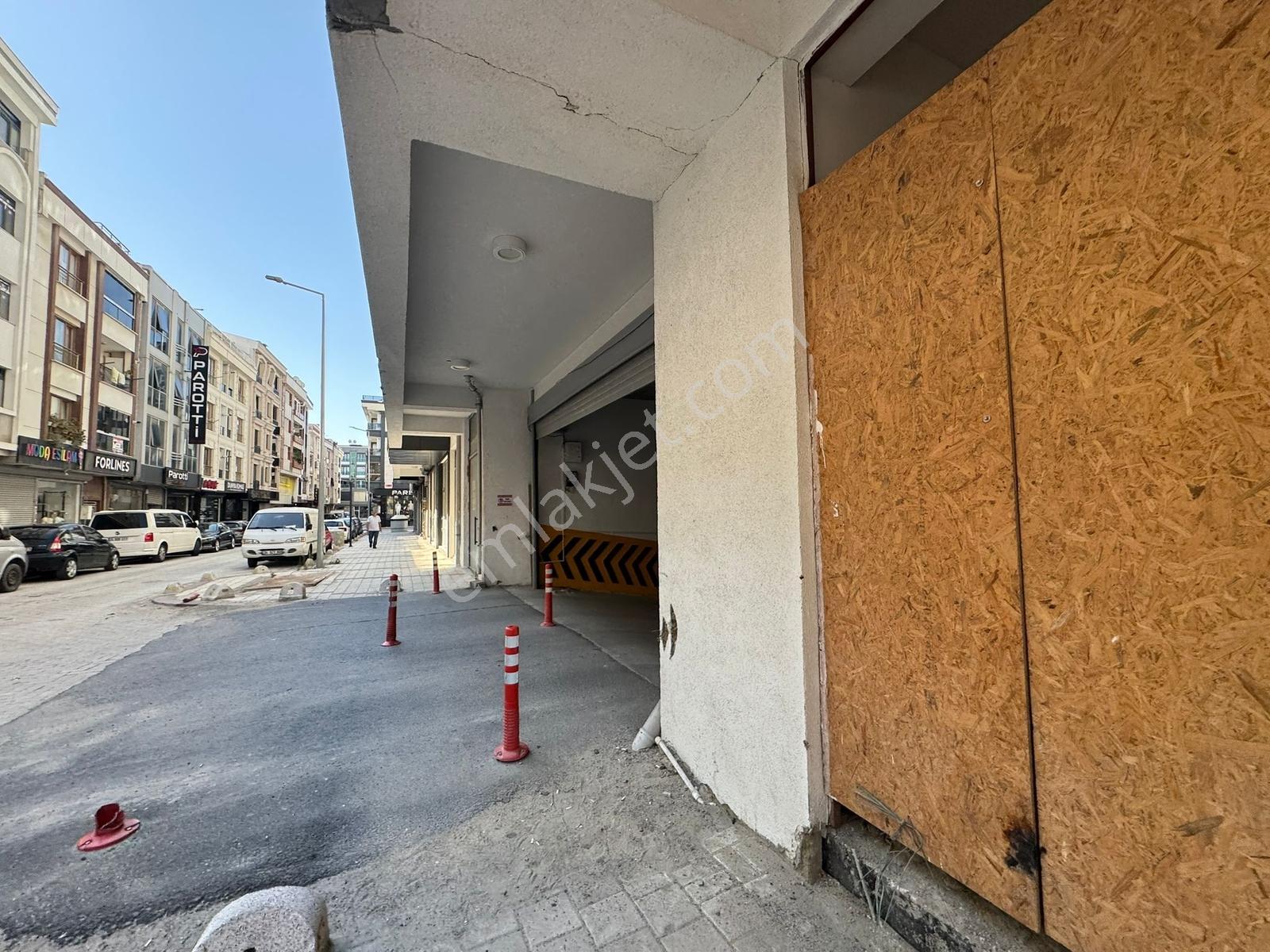 Zeytinburnu Toki Kuran Sitesi Altında Satılık Dükkan - Görsel 3