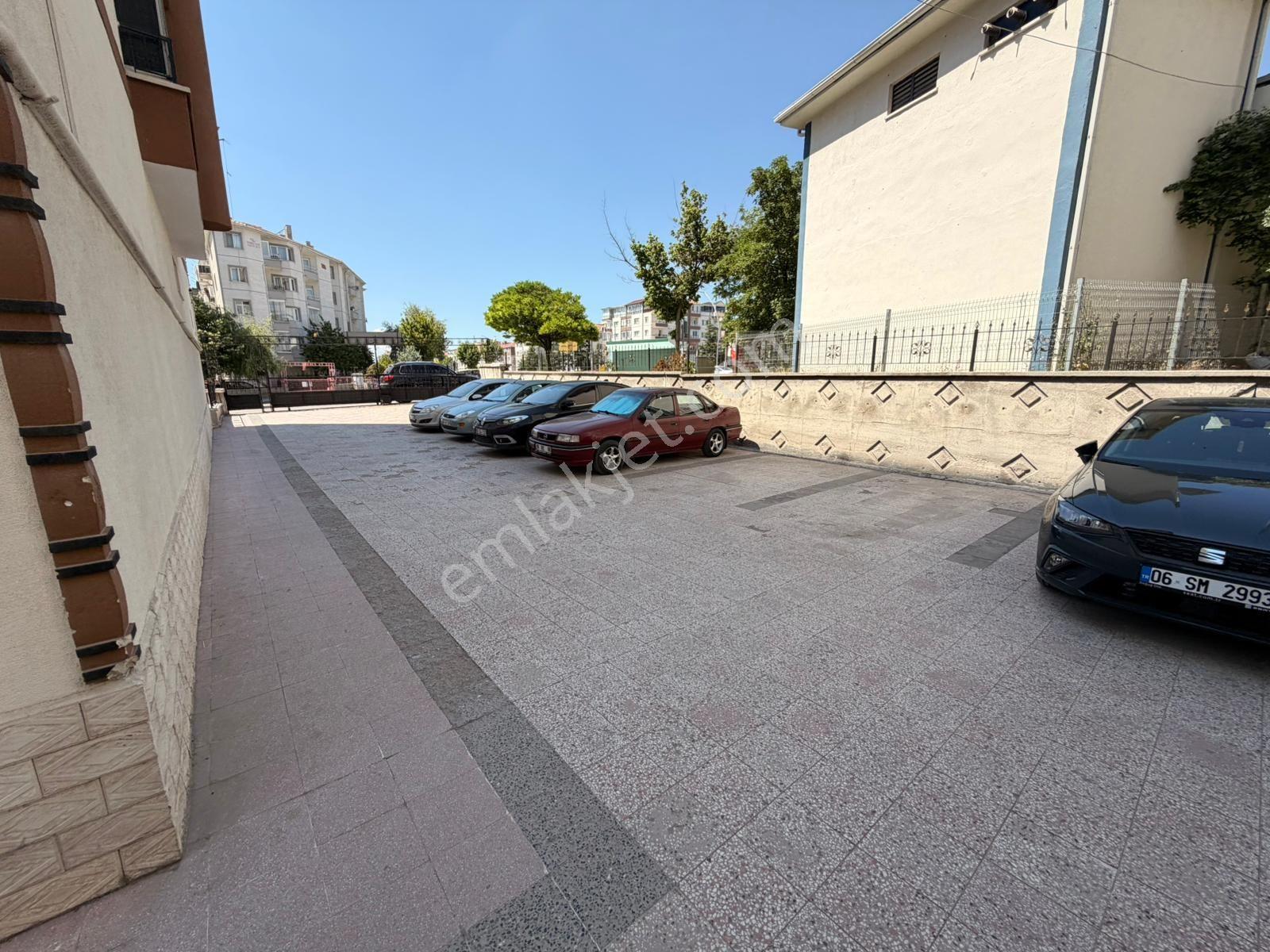 Pınaebaşı Mh'de 3+1 Katta Bağımsız E.banyolu Asansörlü Daire!!! - Görsel 29