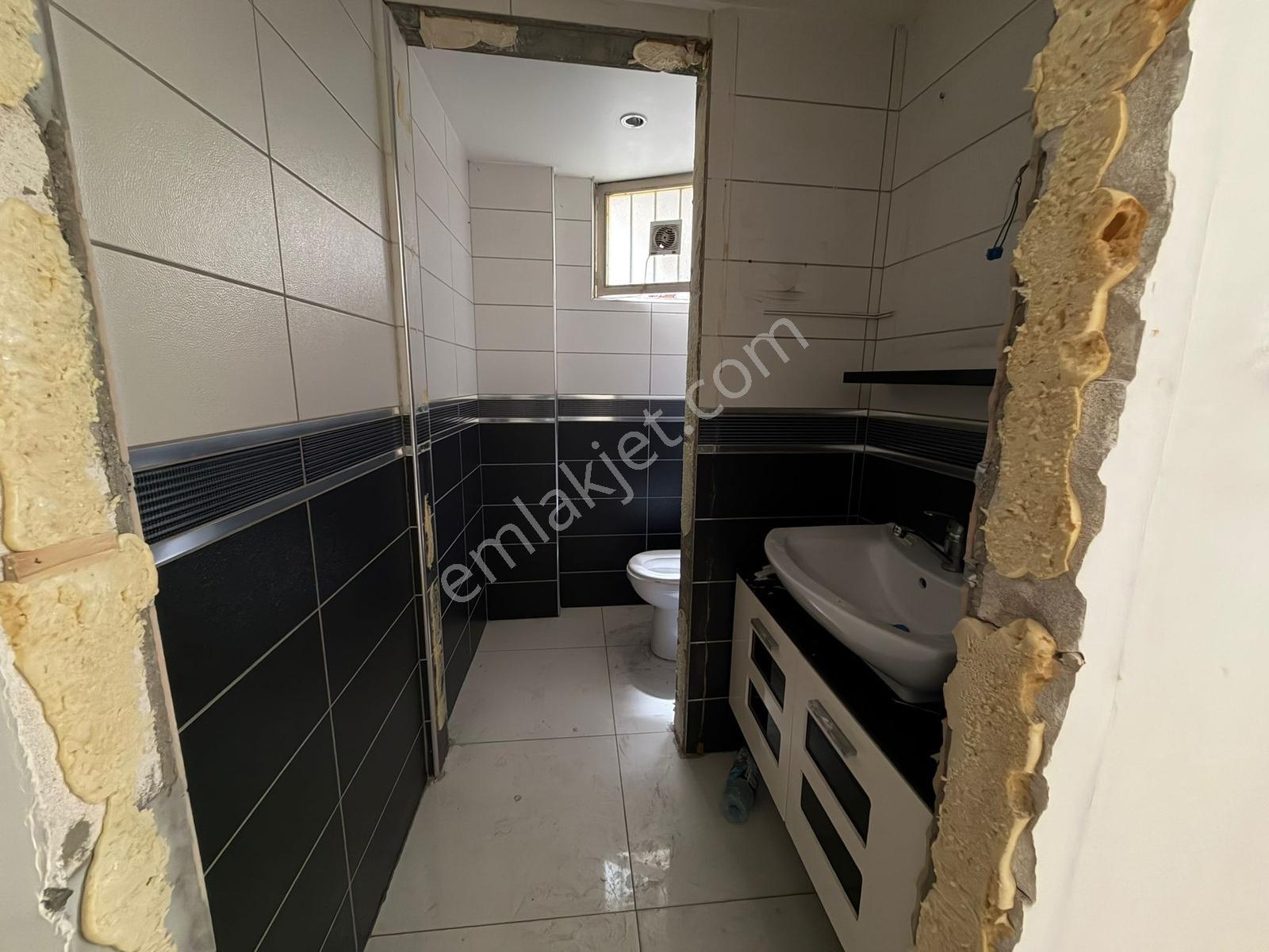 Zeytinburnun'da Köşe Başı Geniş Cepheli Prestijli Dükkan - Görsel 26