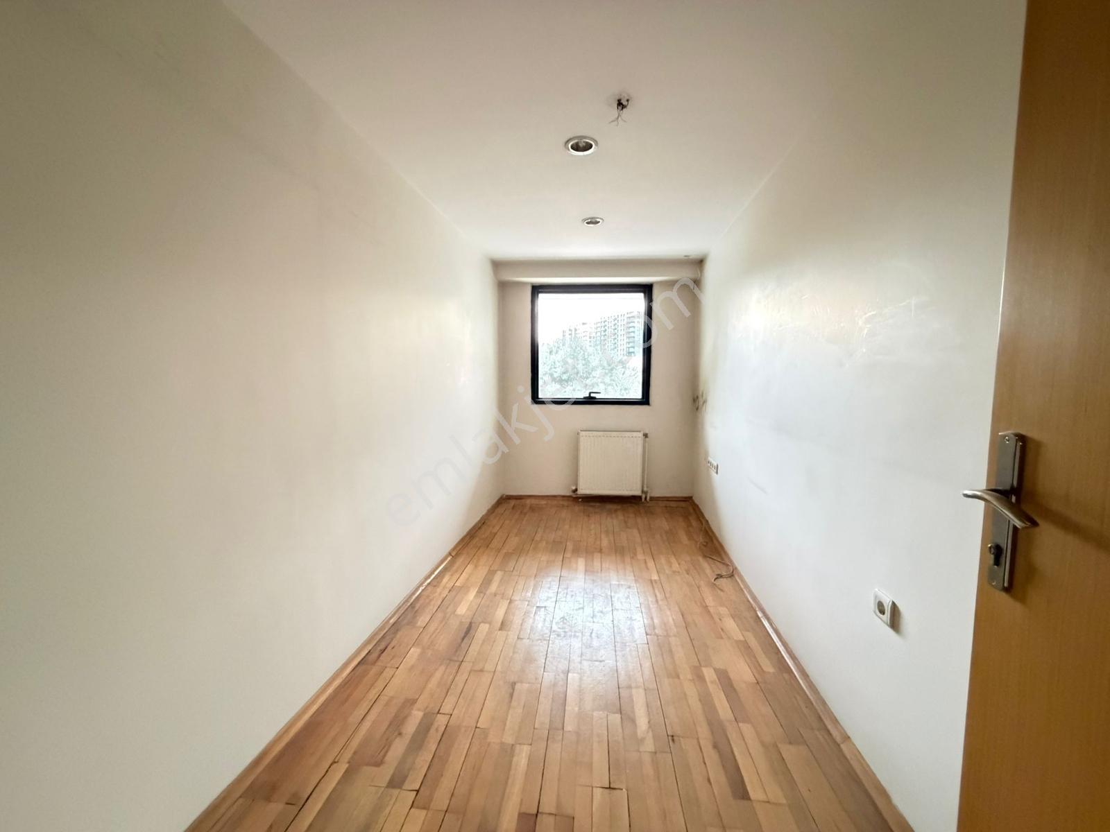 Zeytinburnun'da Köşe Başı Geniş Cepheli Prestijli Dükkan - Görsel 23