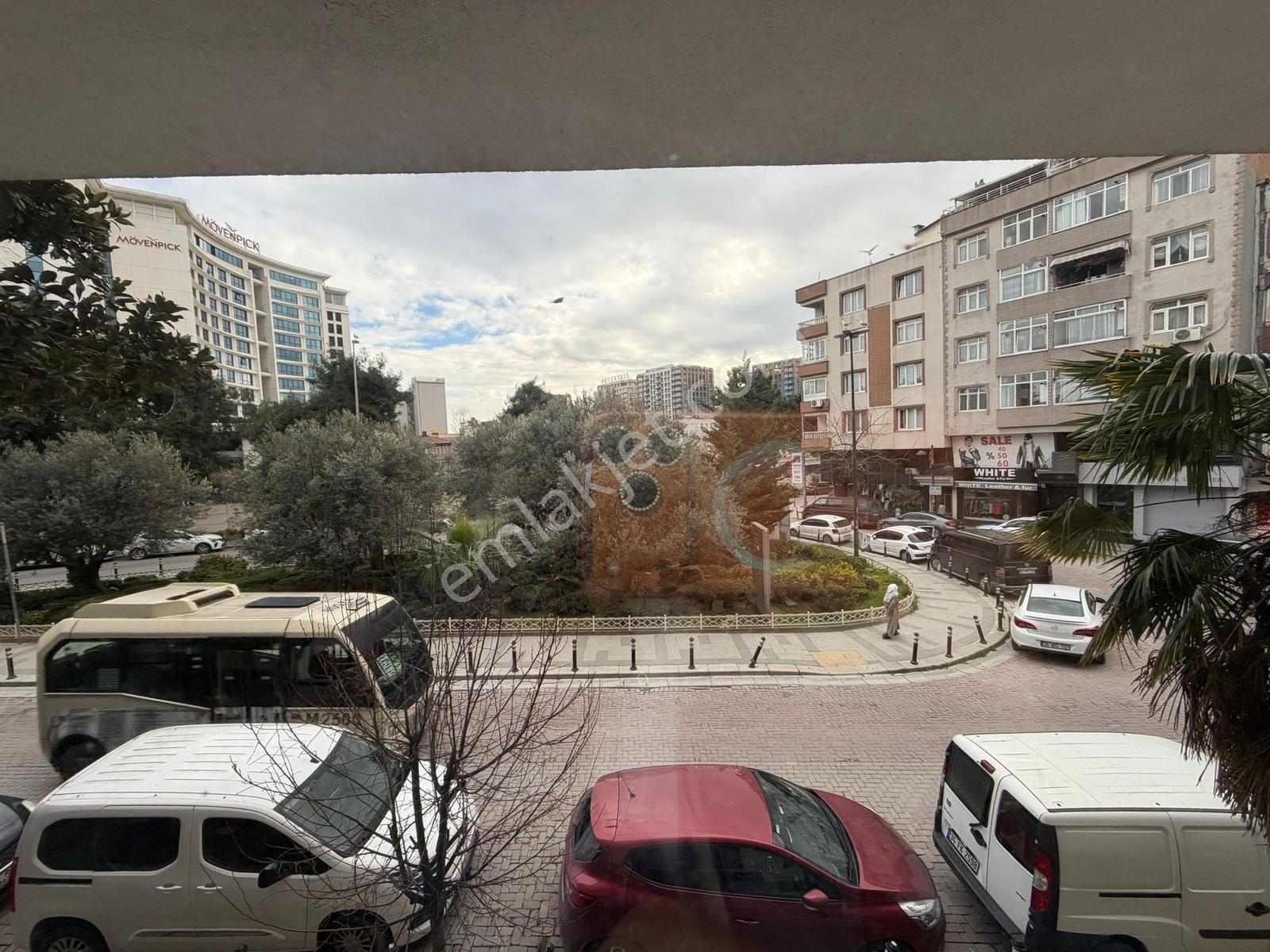 Zeytinburnun'da Köşe Başı Geniş Cepheli Prestijli Dükkan - Görsel 4