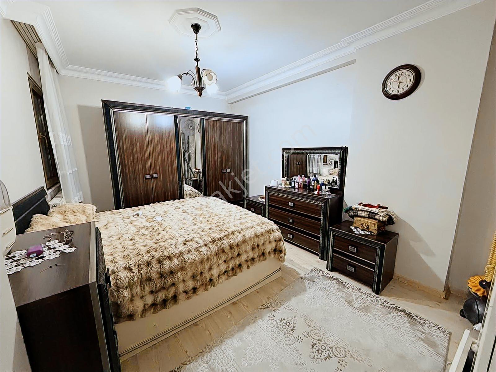 Zeytinburnu Veliefendi Mahallesi 3+1 Satılık Daire - Görsel 3
