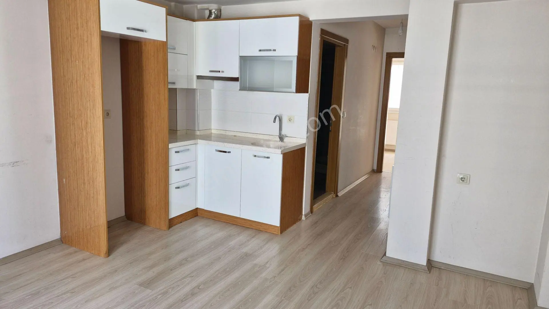 Aydın Merkez Meşrutiyet Mah 1+1 Asansörlü Kiralık Ara Kat Daire