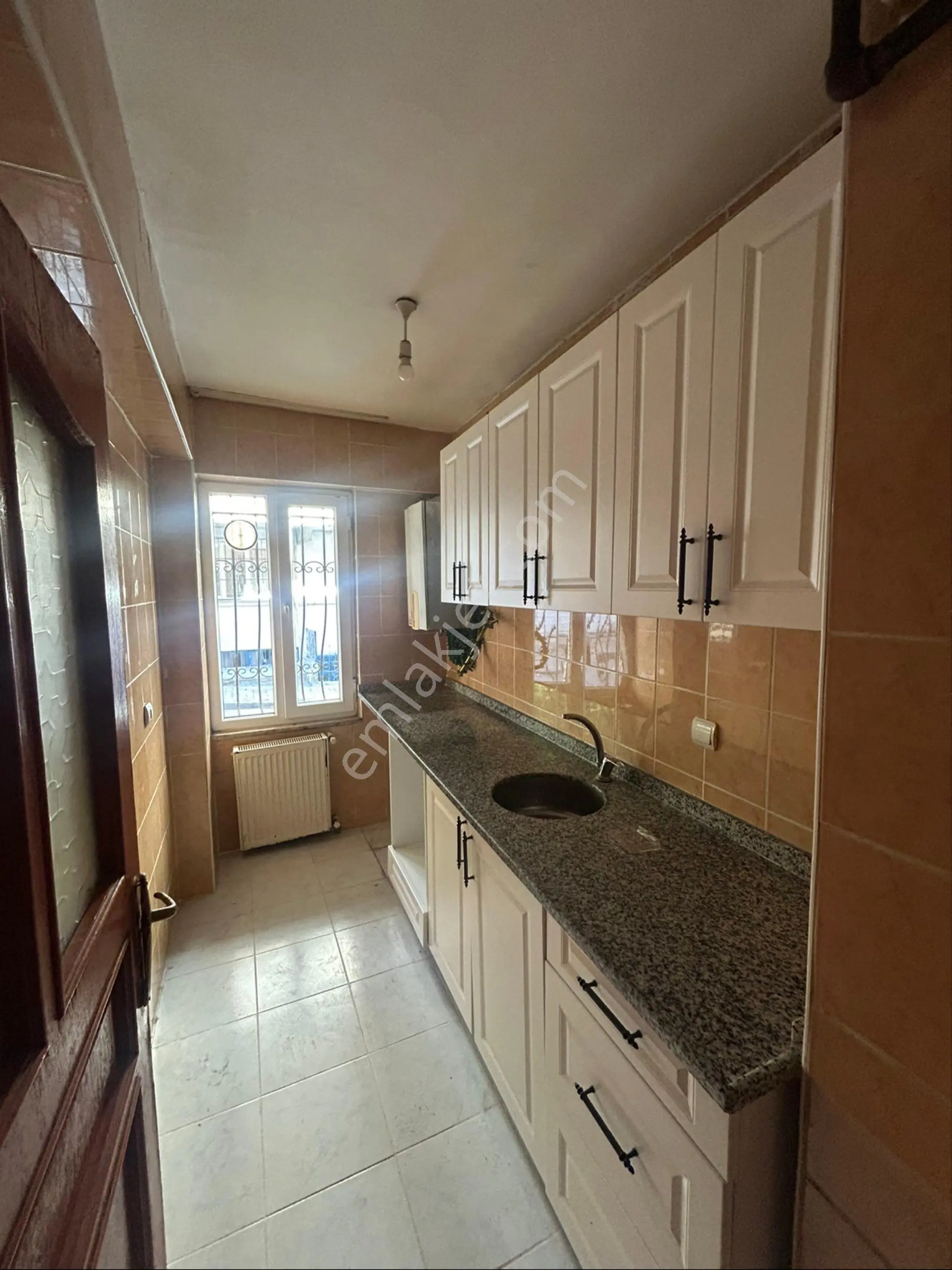 Kiralık: Yüksek Giriş Kat,m9 Metrosuna Yürüme Mesafesinde, Geniş Ve Merkezi 2+1 Fırsat Daire! - Görsel 4