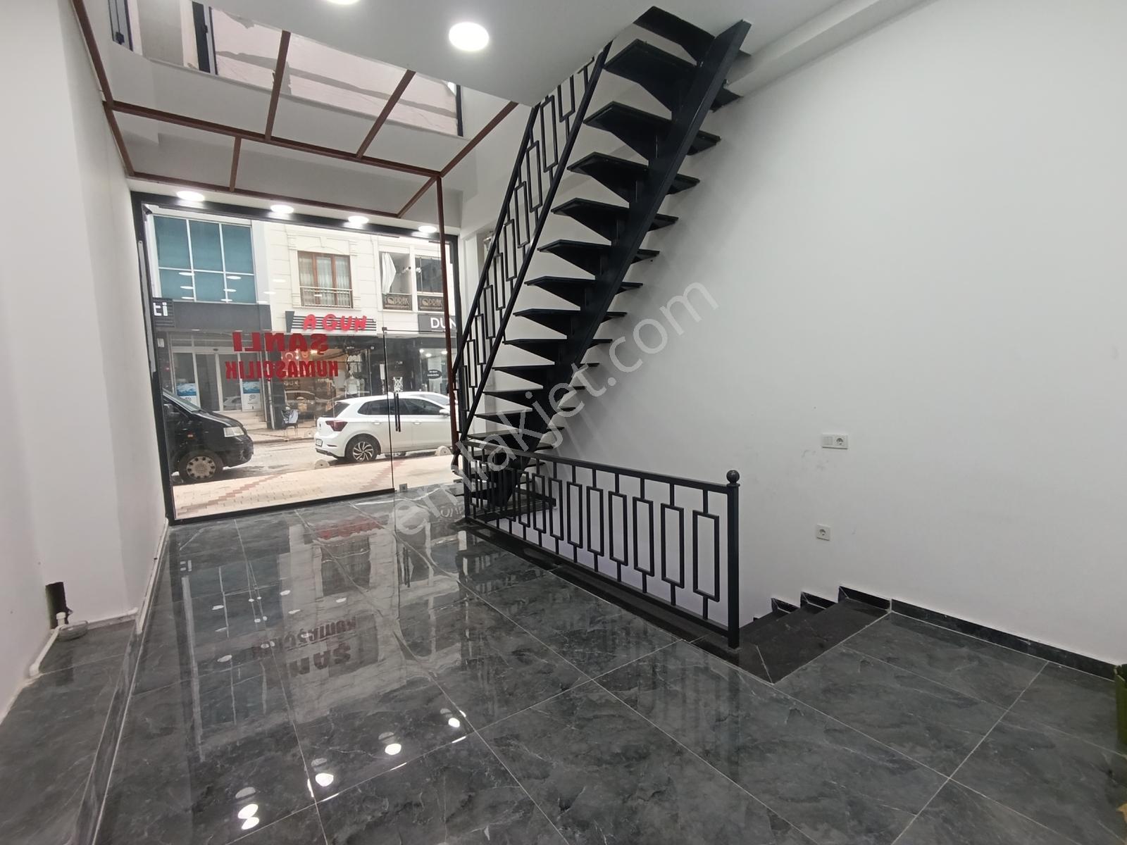 Zeytinburnu Beştelsiz Toki Kuran Sitesinde Kiralık Dükkan 110 M2 - Görsel 16