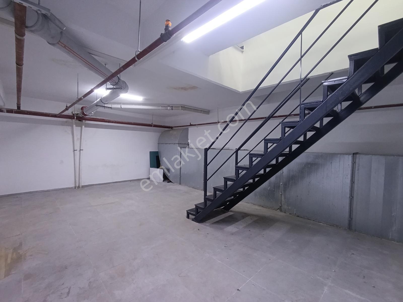Zeytinburnu Beştelsiz Toki Kuran Sitesinde Kiralık Dükkan 110 M2 - Görsel 8