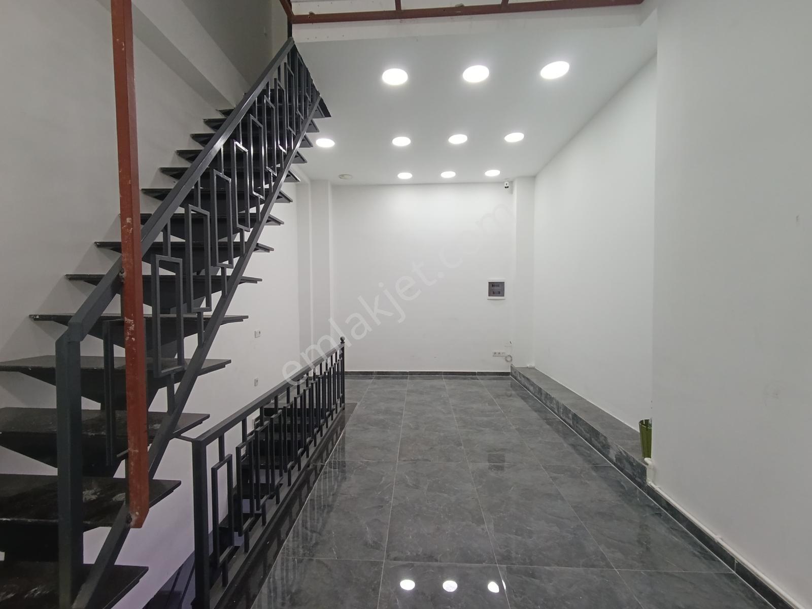 Zeytinburnu Beştelsiz Toki Kuran Sitesinde Kiralık Dükkan 110 M2 - Görsel 9