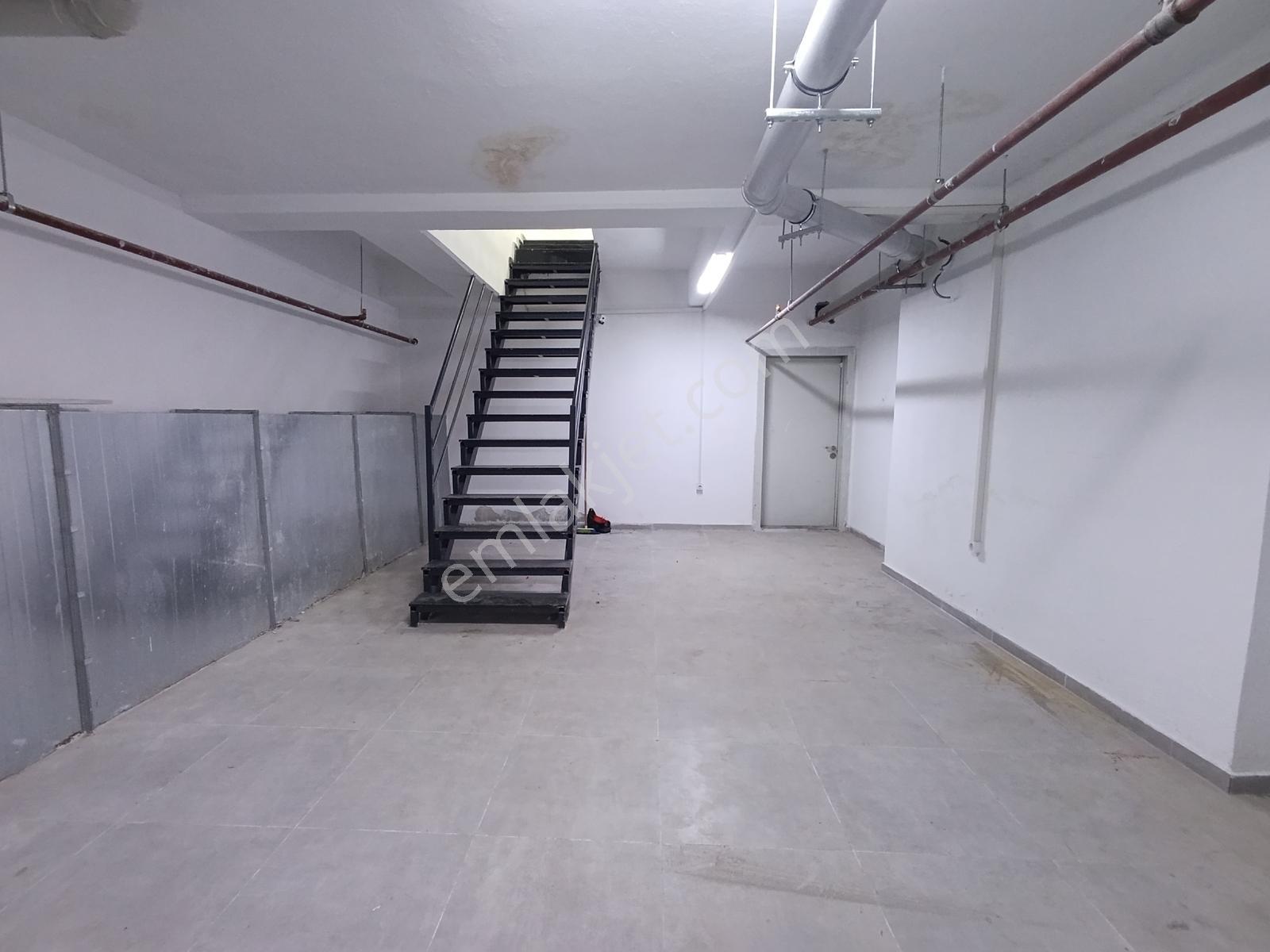 Zeytinburnu Beştelsiz Toki Kuran Sitesinde Kiralık Dükkan 110 M2 - Görsel 10