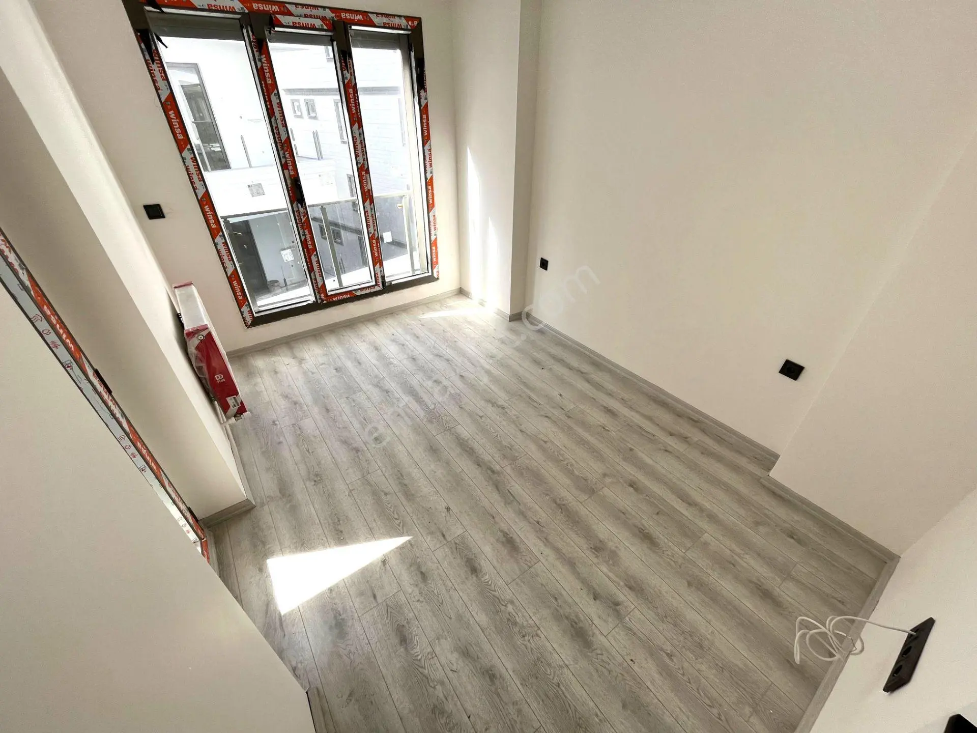 Blue Life Egen'den Beklenen Proje Hazır-yüzme Havuzlu Kapalı Otoparklı Ara Kat 1+1 Yepyeni Daire - Görsel 3