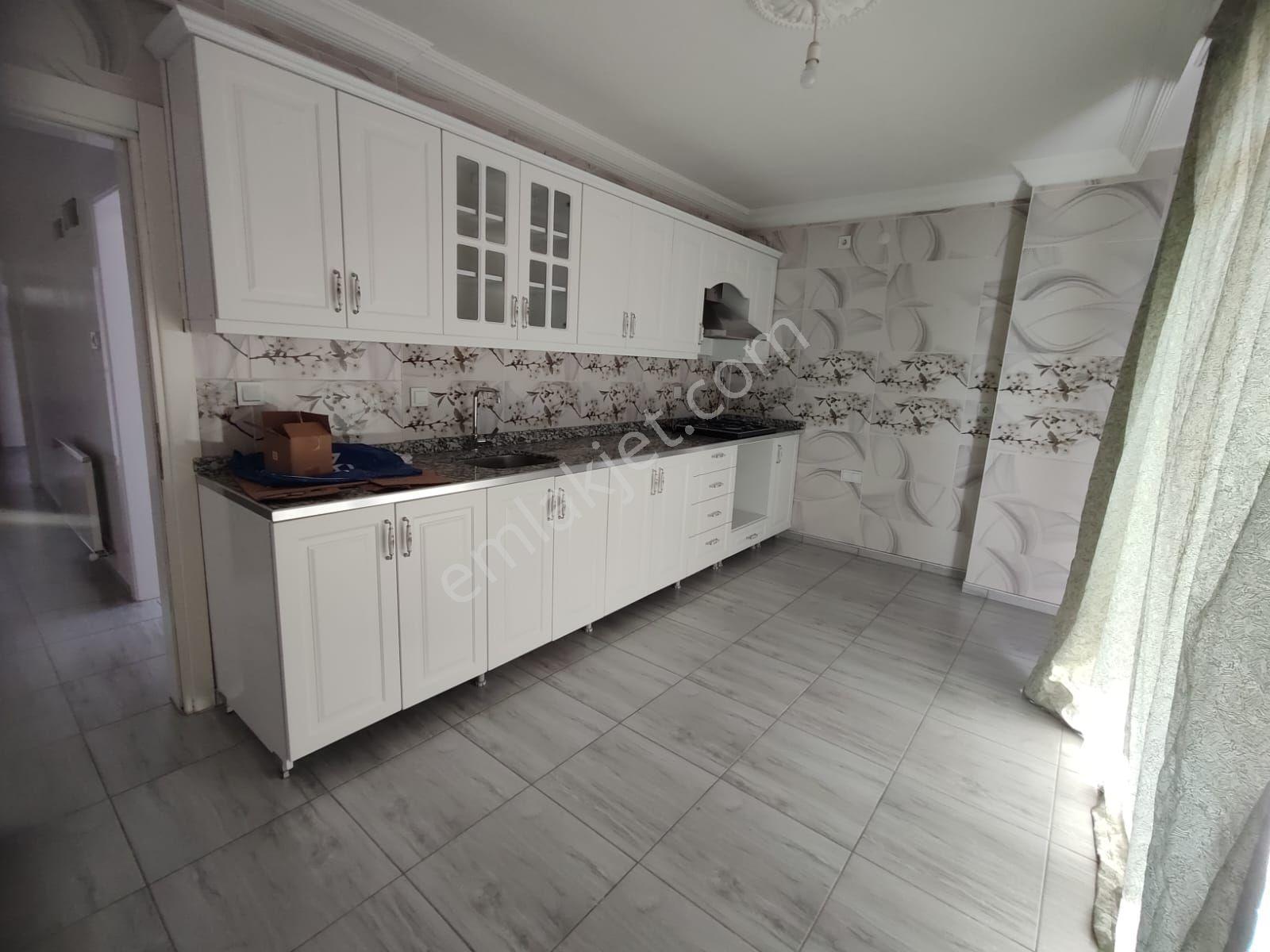 Alitaşı Mahallesi'nde Kiralık 3+1 Daire - Görsel 2