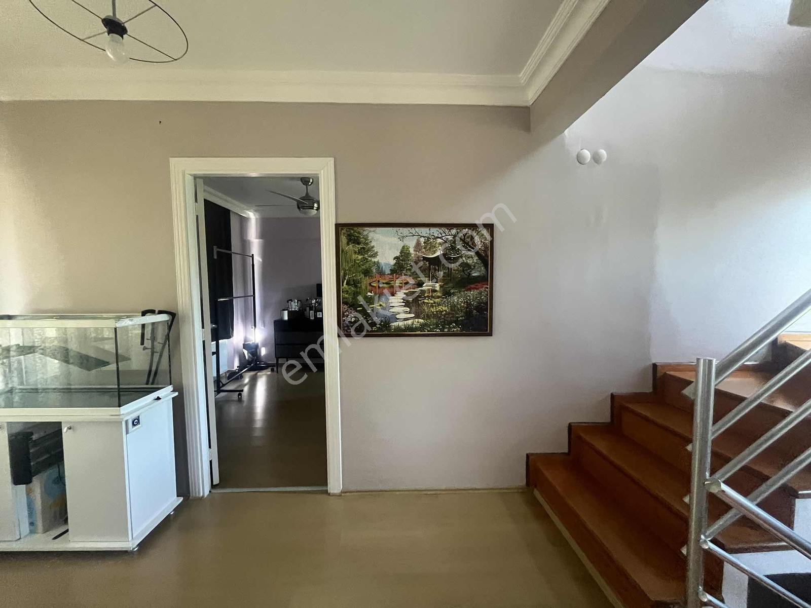 Salkım Sitesinde Geniş Bahçeli Önü Açık Villa - Görsel 15
