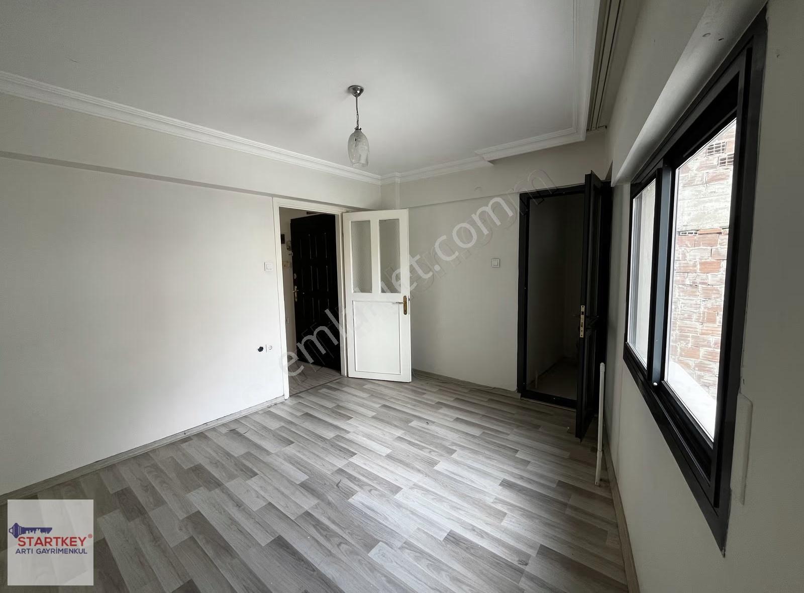 Karşıyaka Çarşı Tiyatro Sokağında Satılık 1+1 Daire - Görsel 15