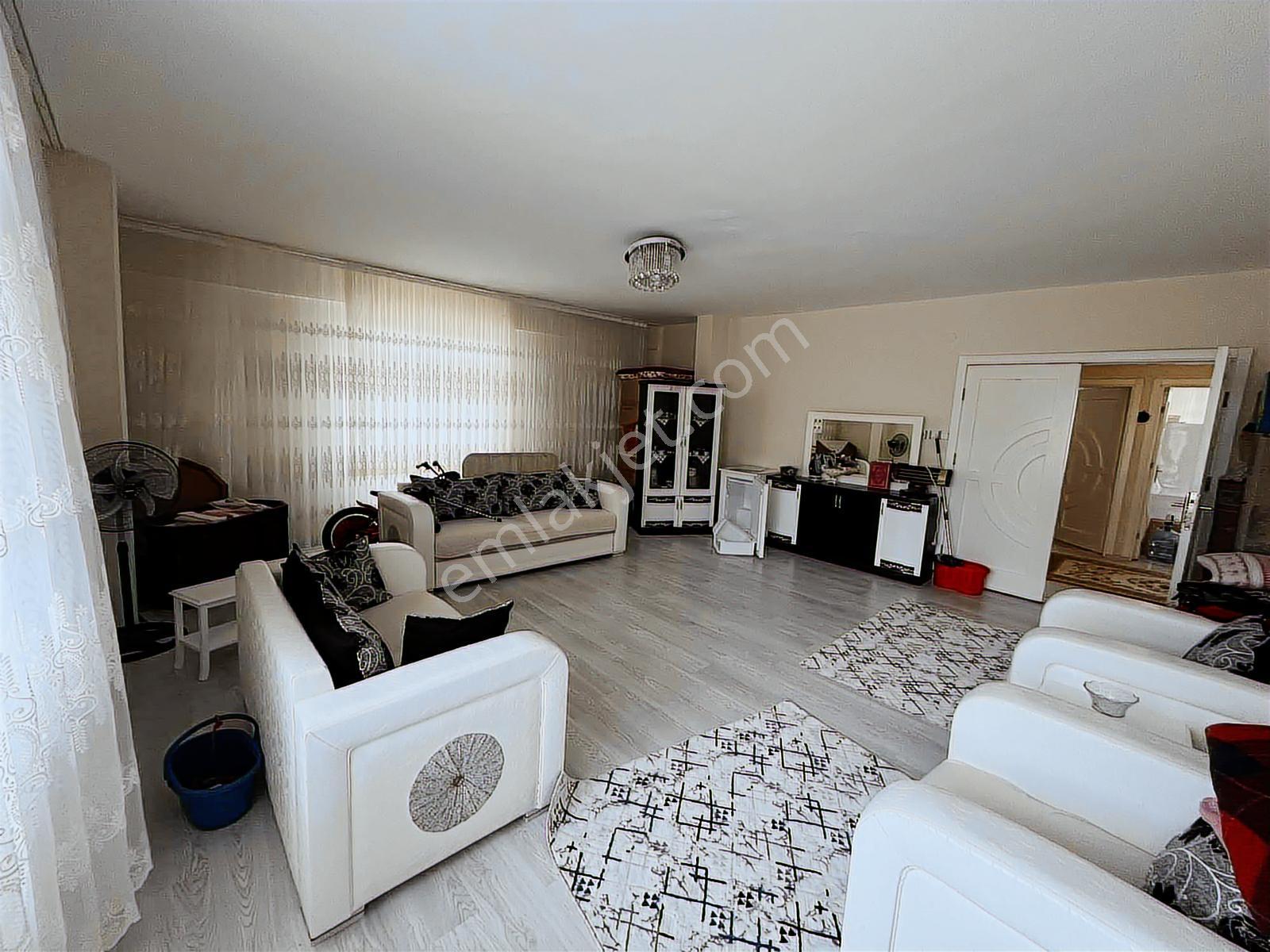 Sultanbeyli Turgut Reis'te 220 M² Arsa İçinde 2 Daire 1 Dükkan - Görsel 5