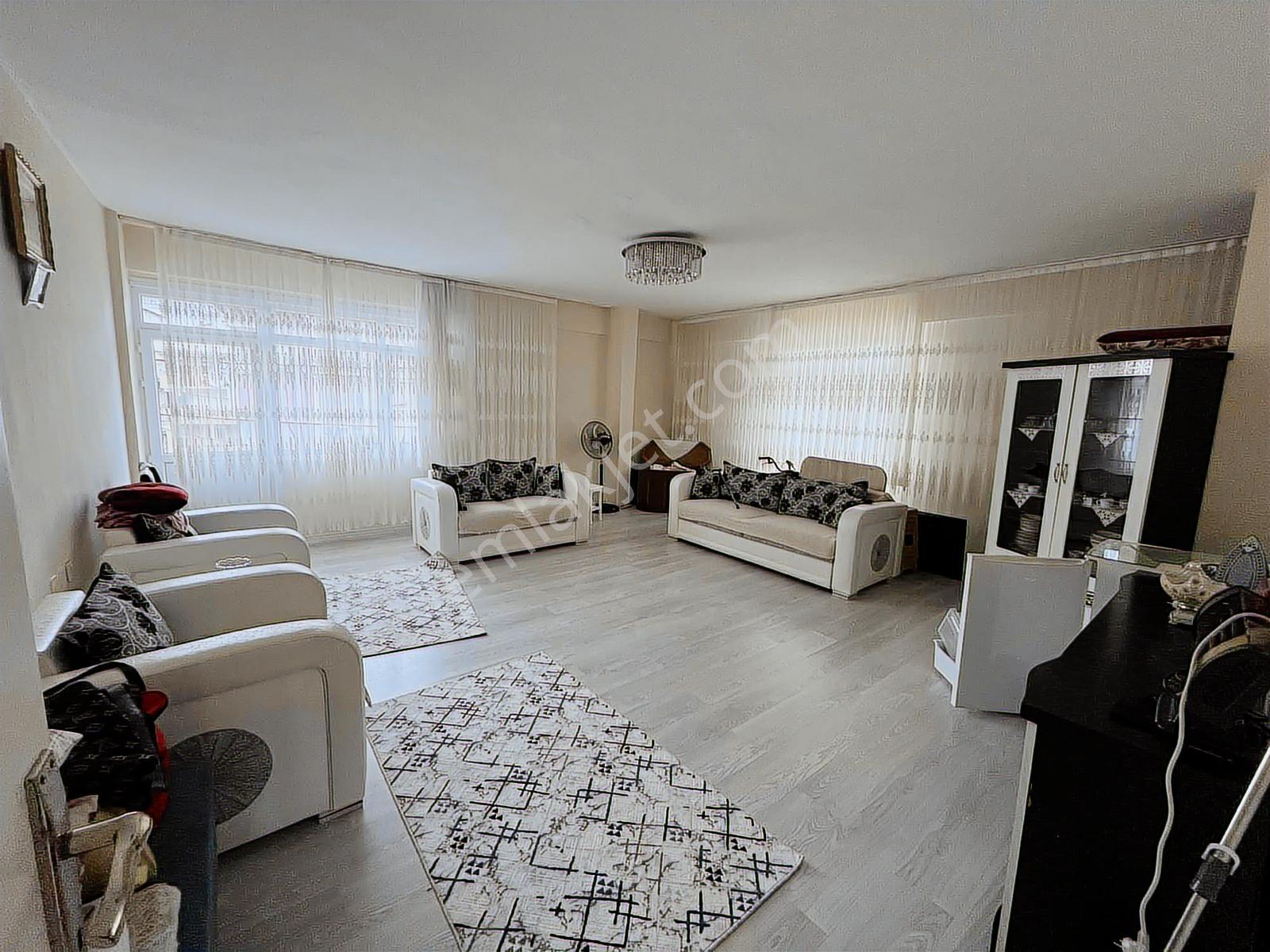 Sultanbeyli Turgut Reis'te 220 M² Arsa İçinde 2 Daire 1 Dükkan - Görsel 3