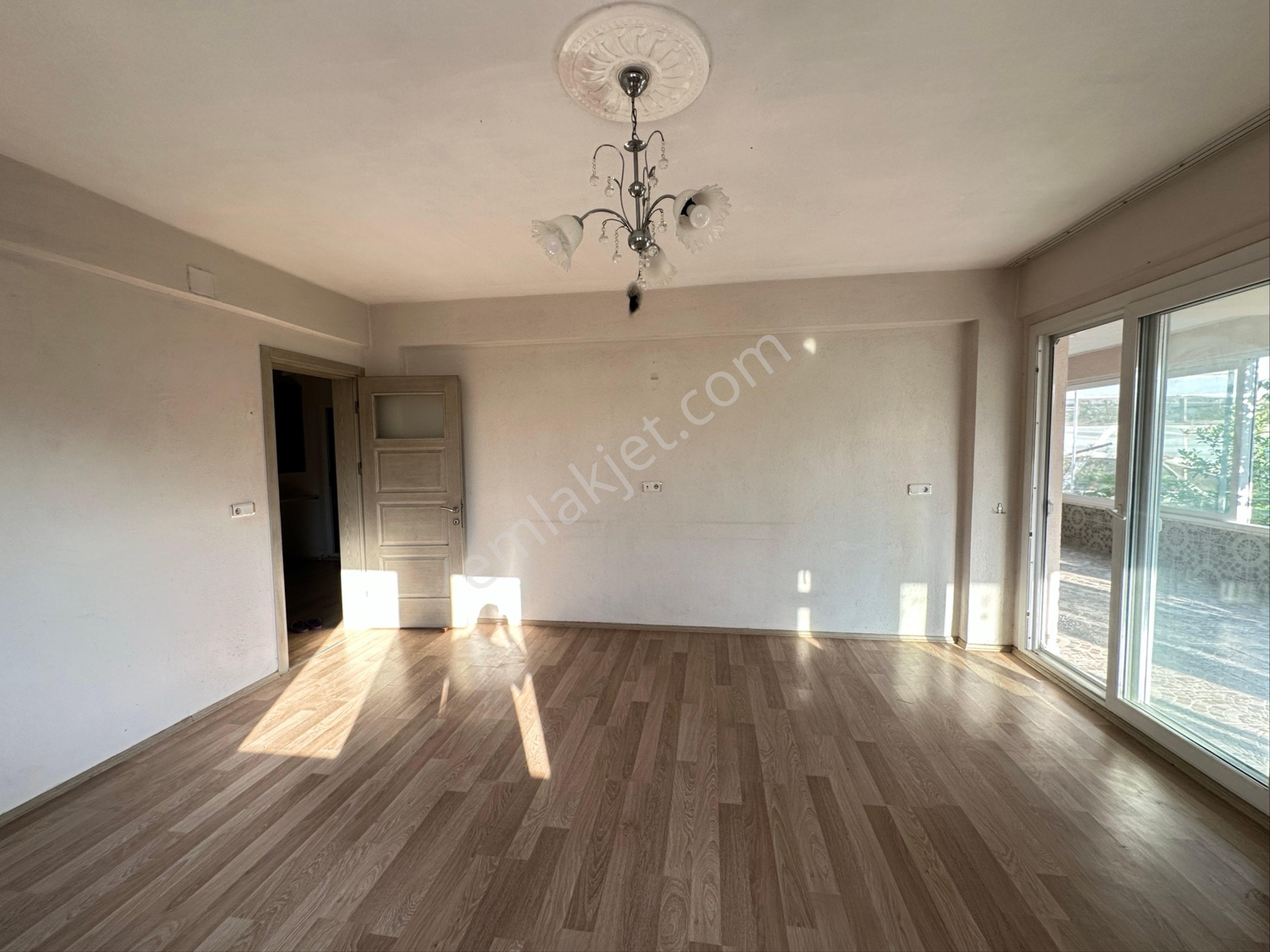 Fethiye Bozyer Mahallesinde Anayola Cephe 2+2 Kapalı Mutfak 140 M2 - Görsel 6