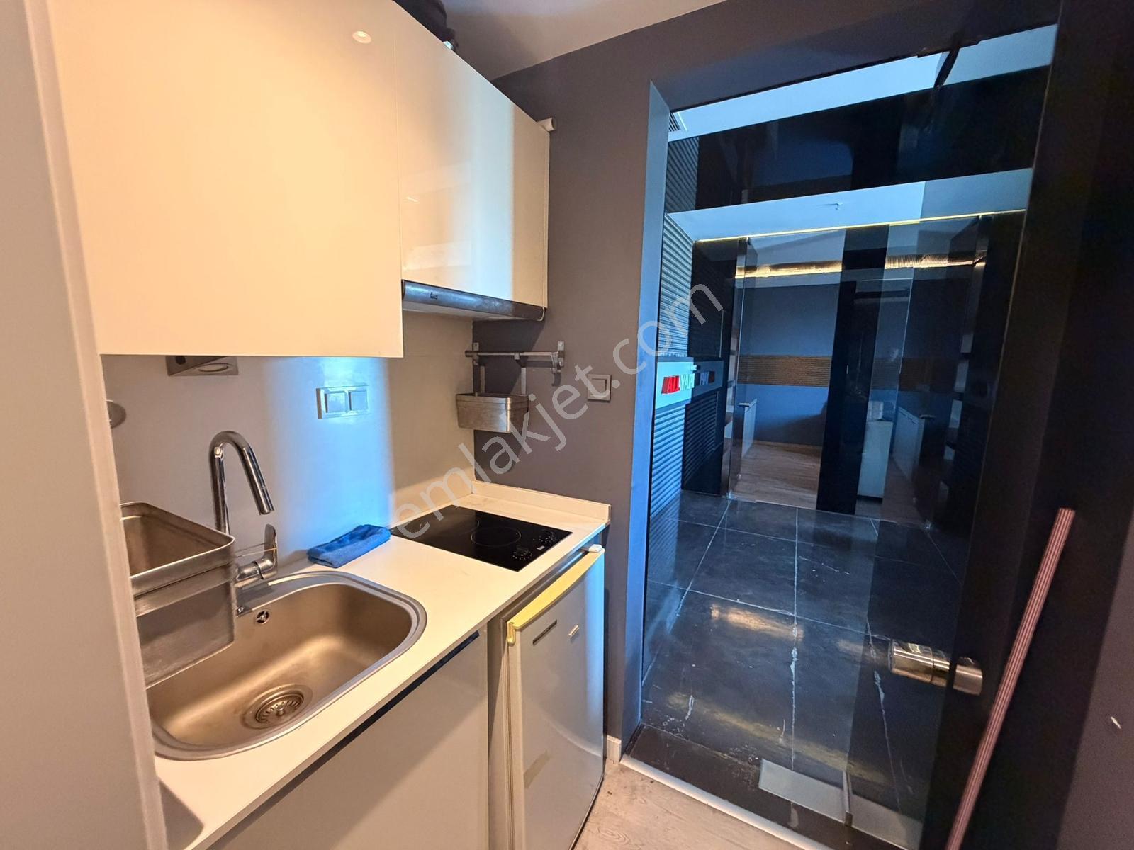 Parima Plaza'da 3 Bölümlü Eşyalı Balkonlu Modern Ofis - Görsel 17