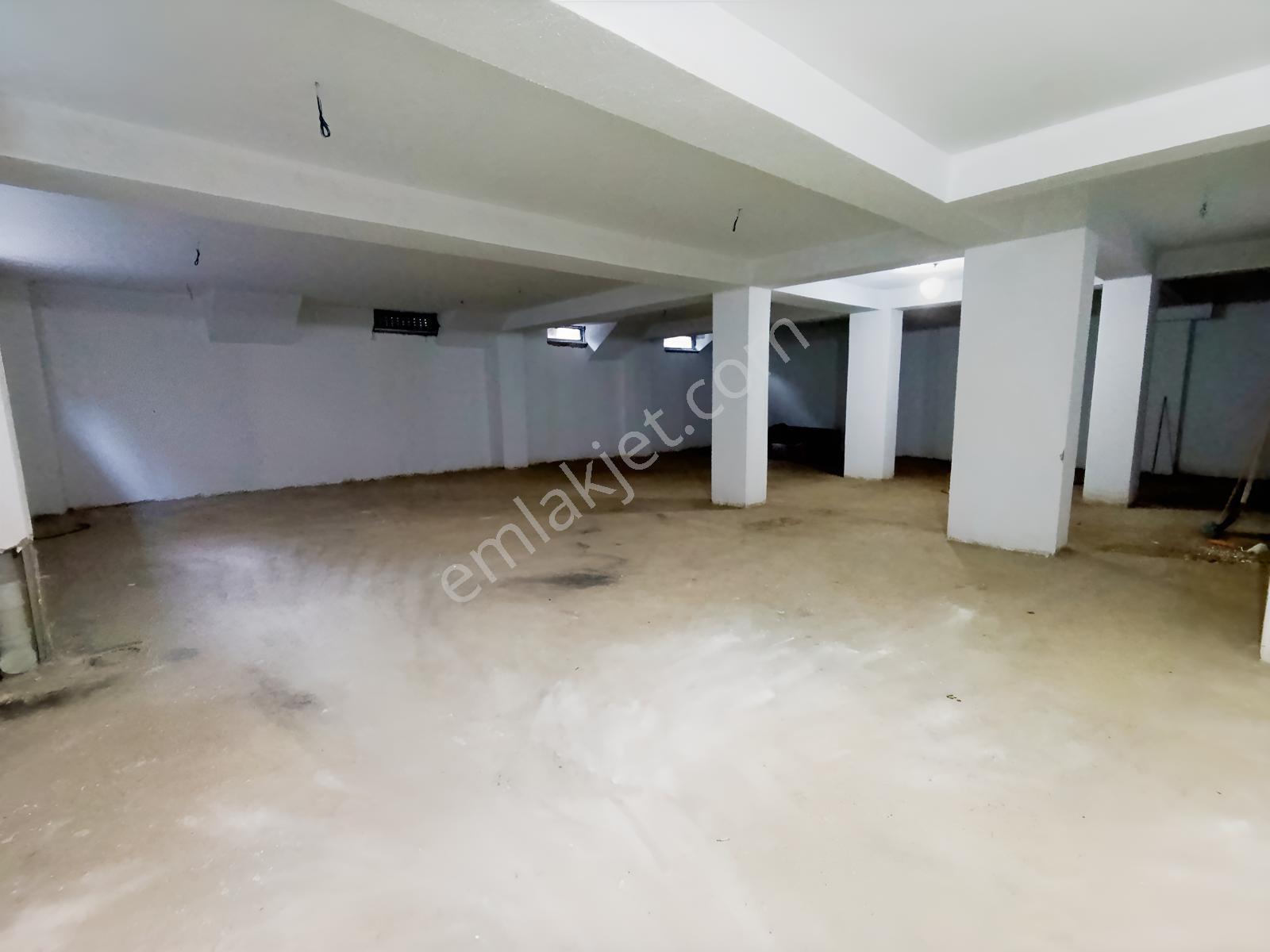 Zeytinburnu Beştelsiz Kiralık Dükkan Mağaza 480 M2 Çift Cephe - Görsel 12