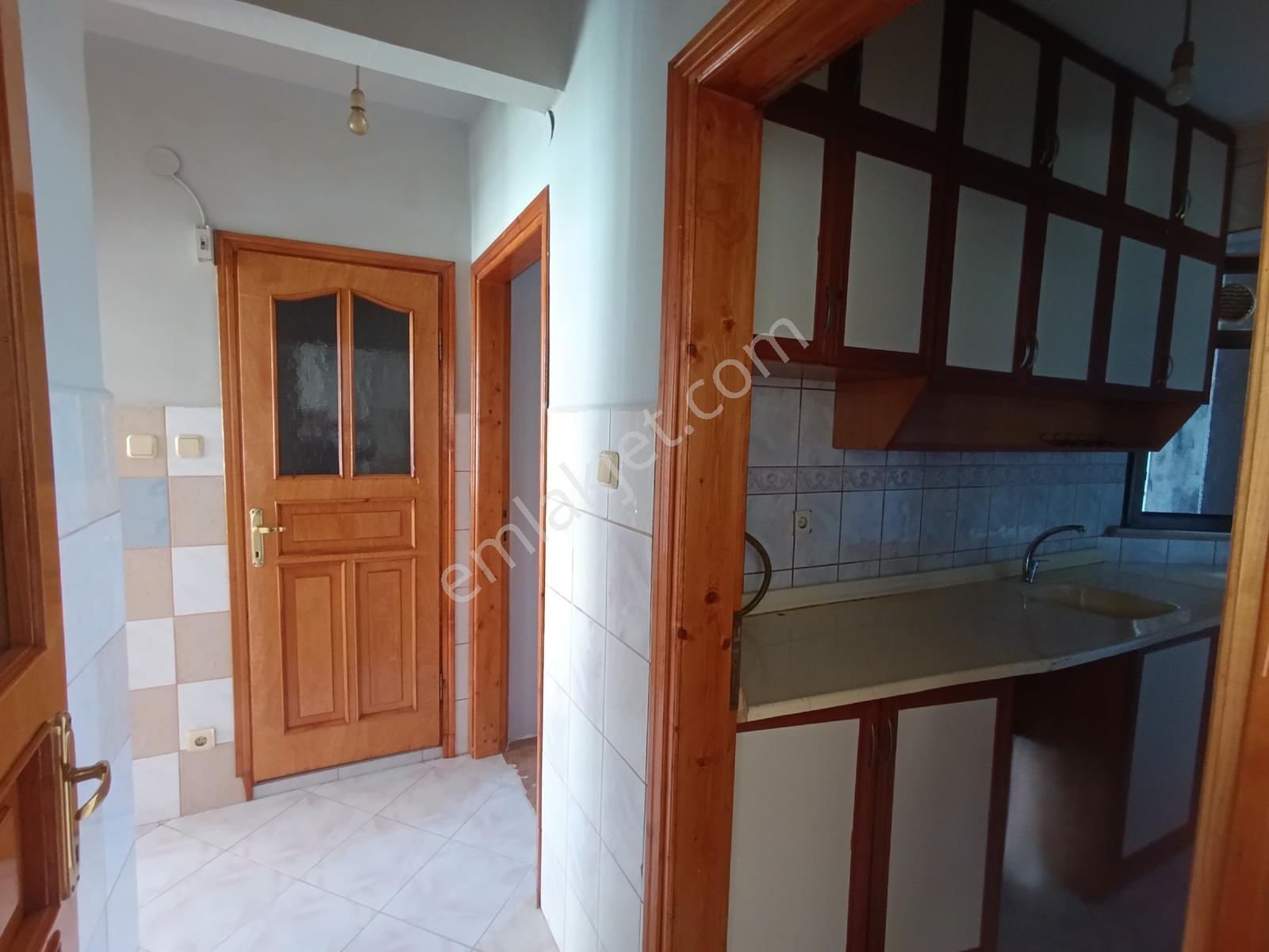 Yedikule'de Sahil Manzaralı Kiralık 2+1 Daire +teras Özel Alan - Görsel 6