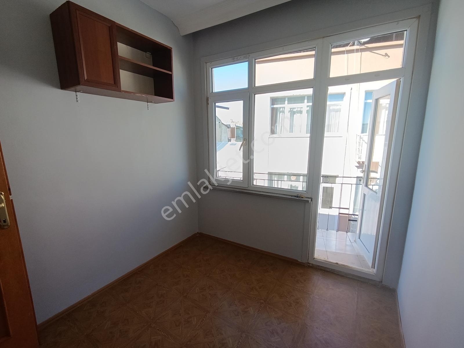 Yedikule'de Sahil Manzaralı Kiralık 2+1 Daire +teras Özel Alan - Görsel 9