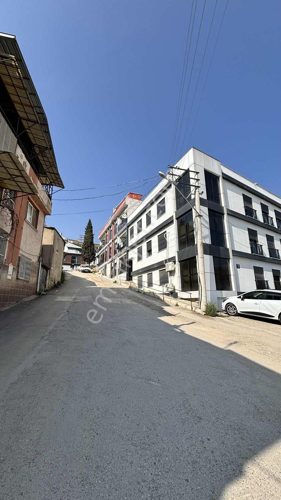 Bornova Merkezde Kiralık 1+1 Daire - Görsel 23
