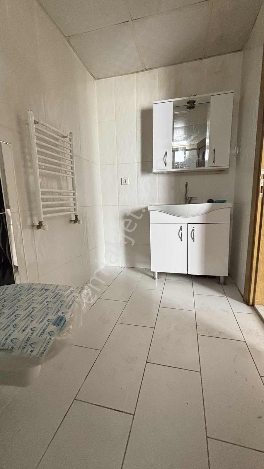 Bornova Merkezde Kiralık 1+1 Daire - Görsel 28