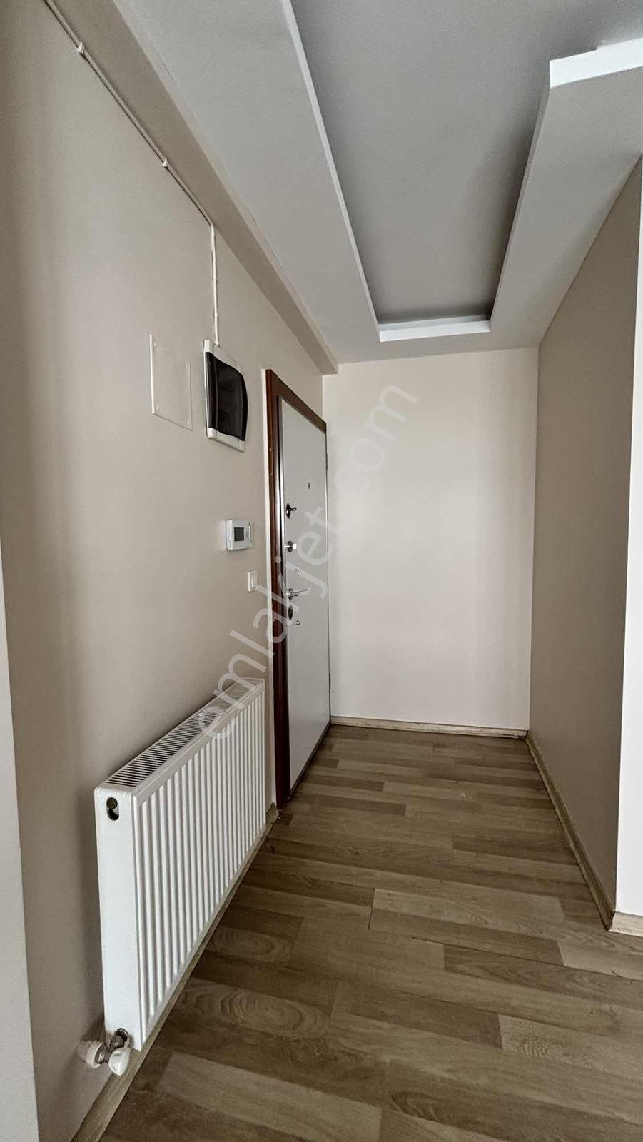 Bornova Merkezde Kiralık 1+1 Daire - Görsel 12