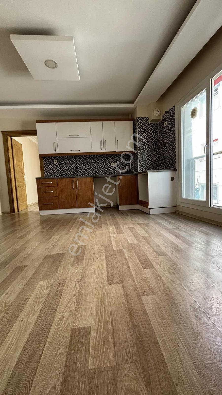 Bornova Merkezde Kiralık 1+1 Daire - Görsel 27