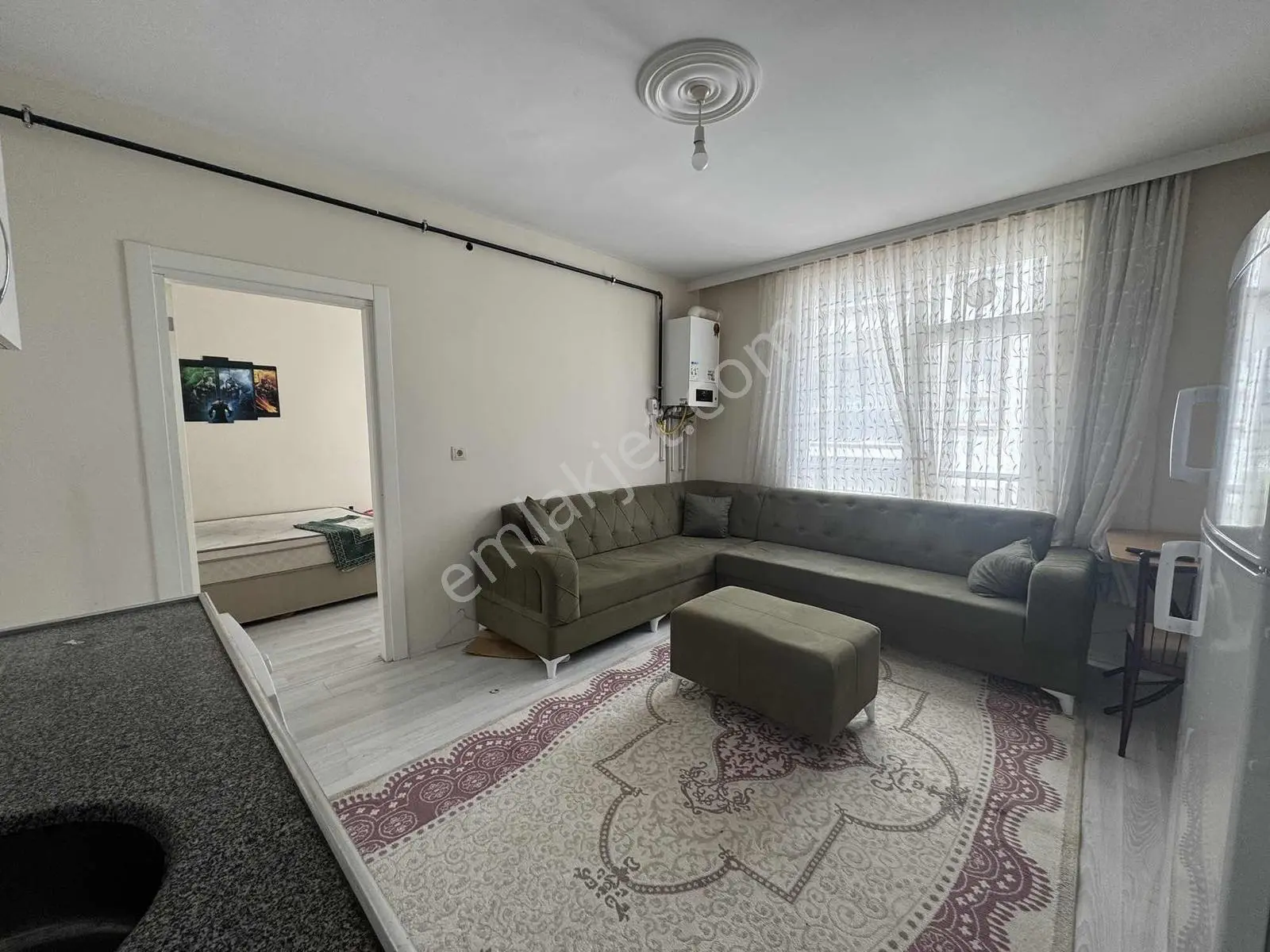 Van Yapı Emlak'tan Kiralık 1+1 Eşyalı Daire Merkezi Konum Arakat