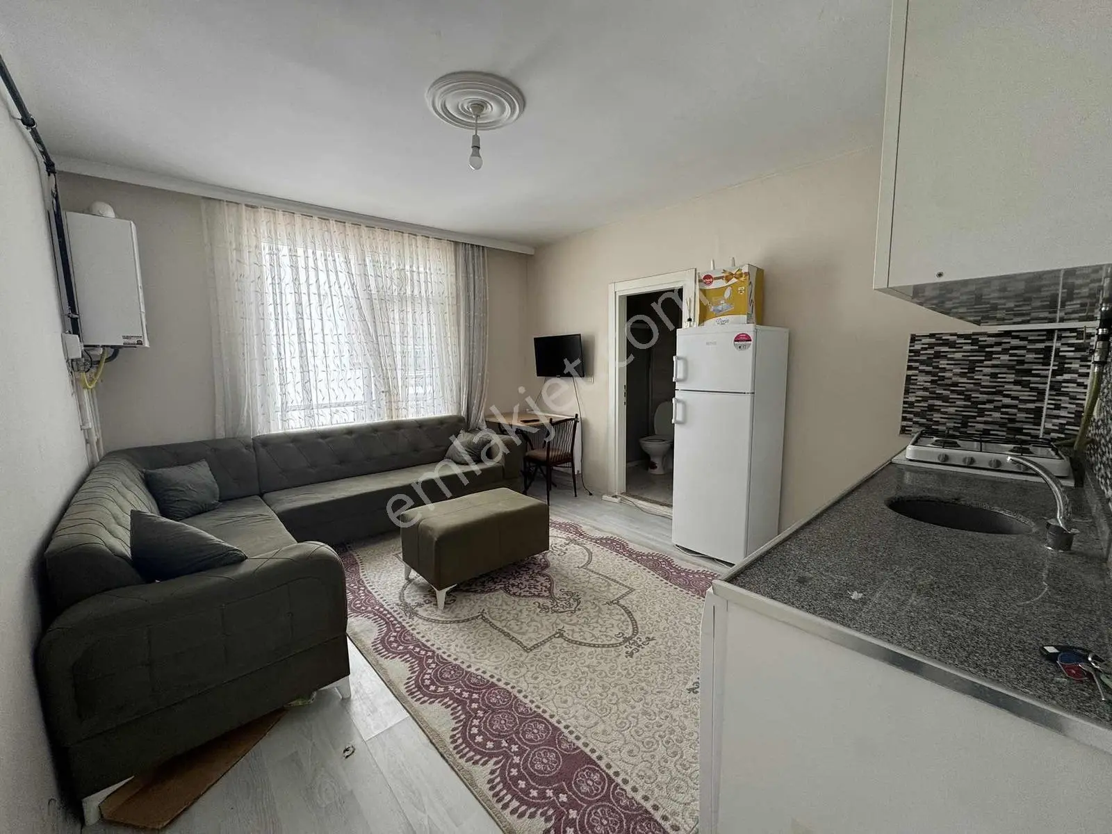 Van Yapı Emlak'tan Kiralık 1+1 Eşyalı Daire Merkezi Konum Arakat - Görsel 5