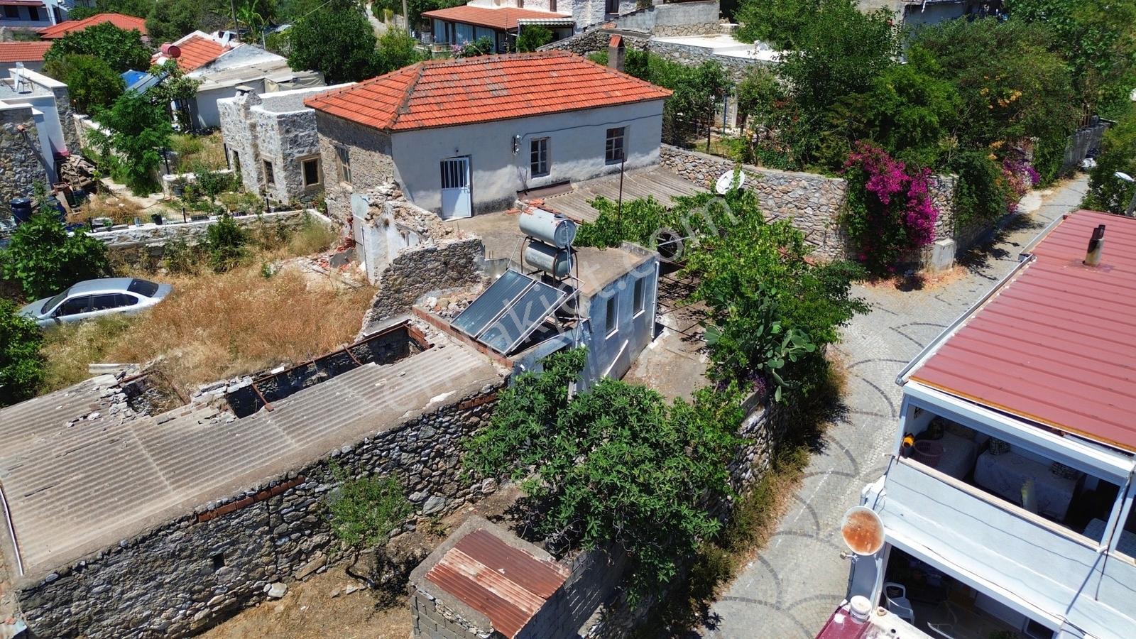 Reşadiye'de Kendi Datça Evinizi Yaratabileceğiniz Bir Köy Evi - Görsel 11
