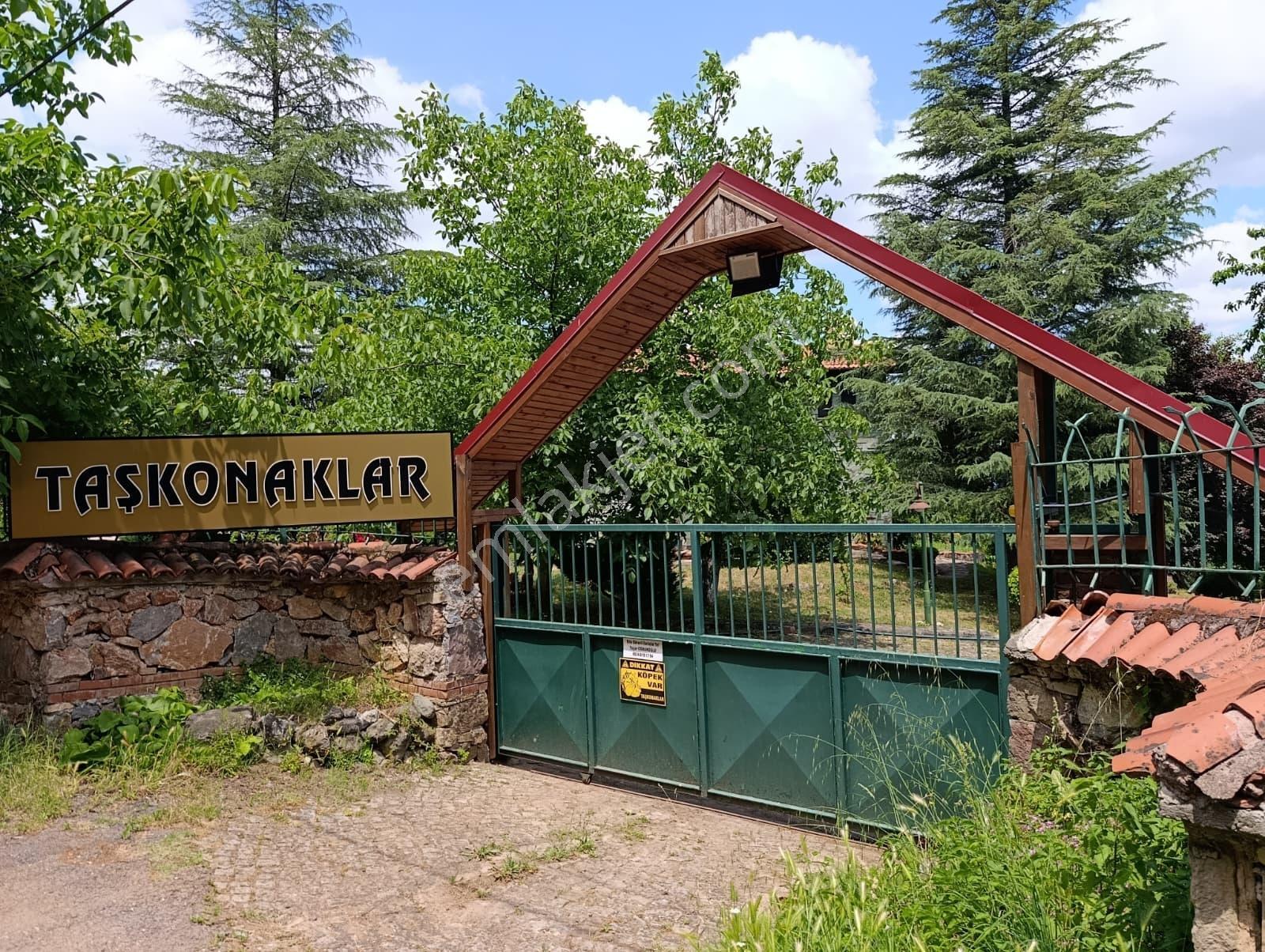 Kartepe Maşukiye Taş Konaklar'da Göl Manzaralı Satılık Villa 4+1