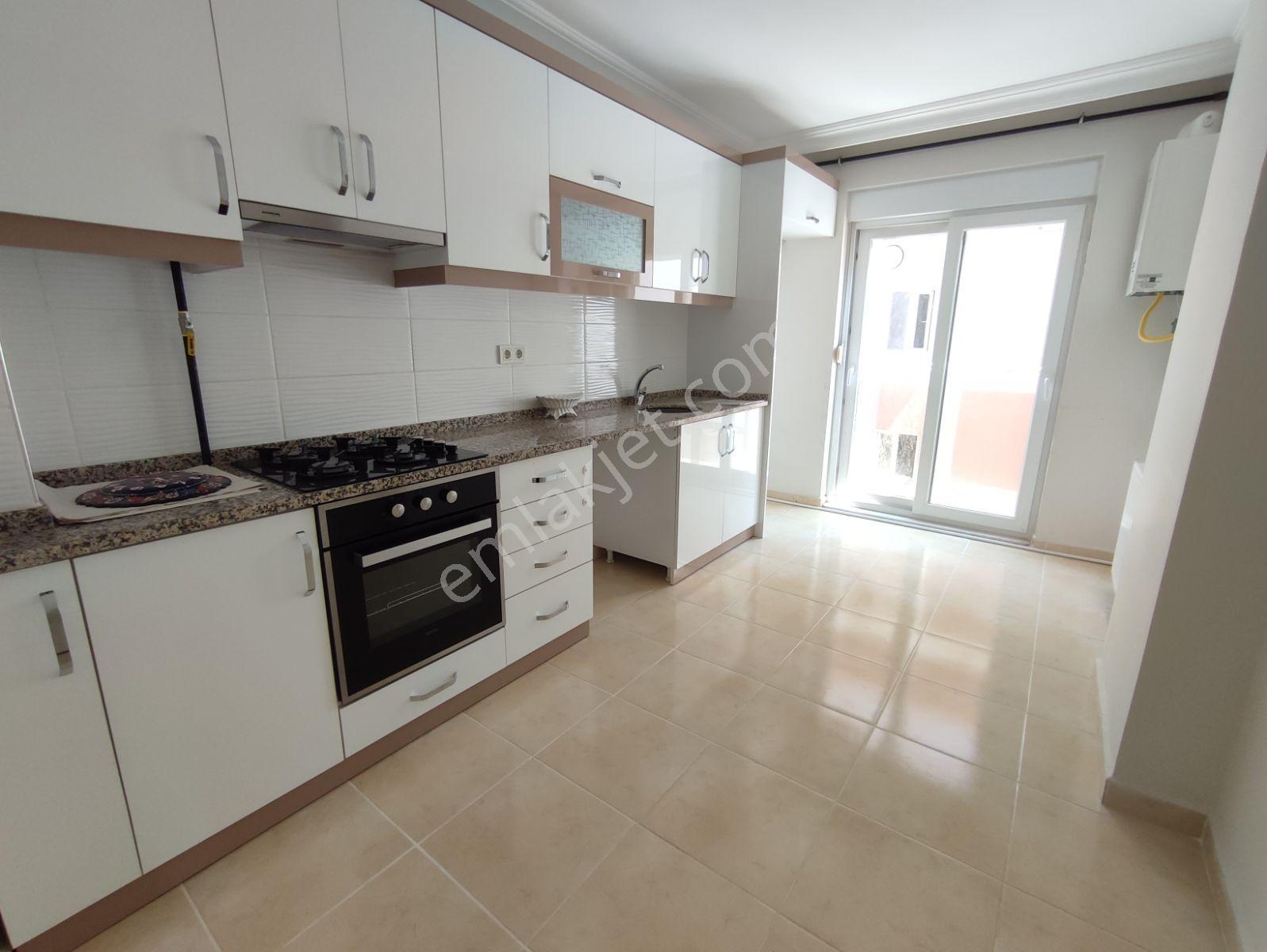 Yeniköy'de Geniş, Doğalgazlı, Asansörlü Kiralık 3+1 Daire