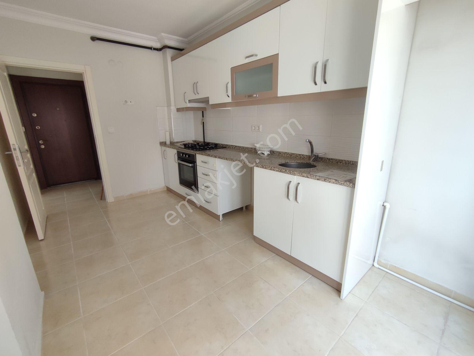 Yeniköy'de Geniş, Doğalgazlı, Asansörlü Kiralık 3+1 Daire - Görsel 11