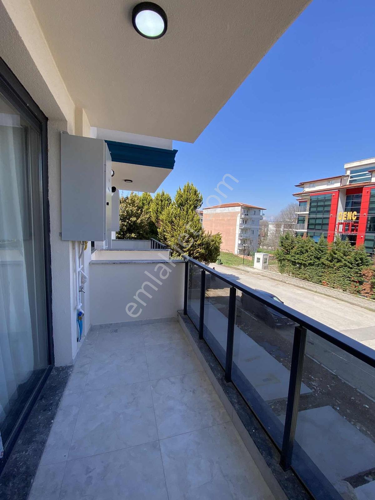 Bursa Caddesinde Balkonlu Ön Cephe 1+1 Sıfır Kiracılı Apt - Görsel 5