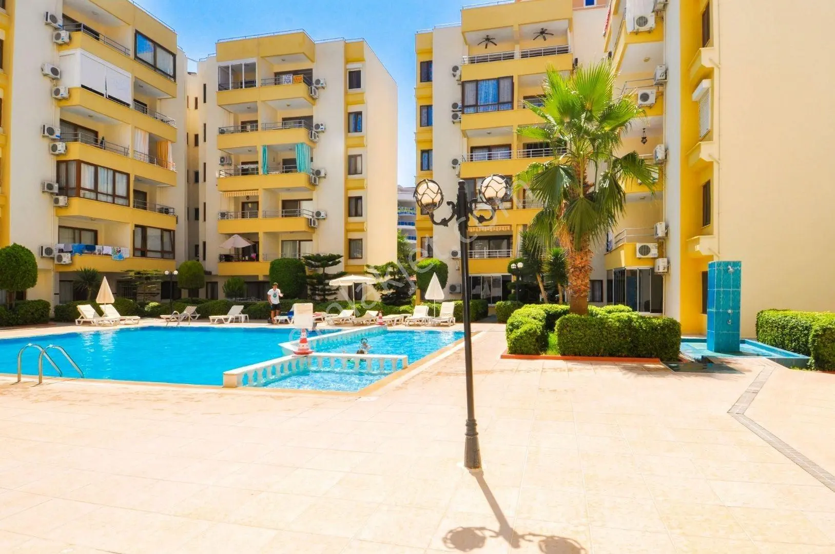 Alanya Mahmutlar'da Denize 280 Metre Full Eşyalı 1+1 Satılık Daire