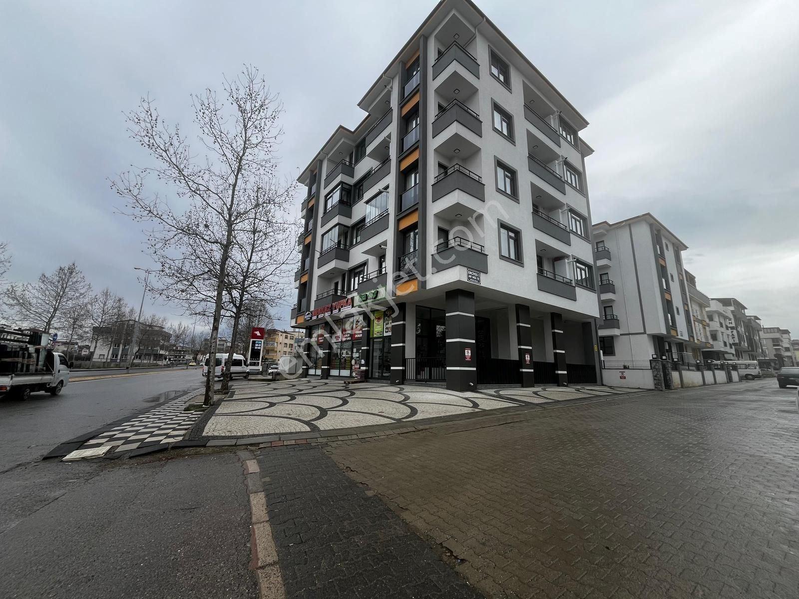 Atatürk Caddesinde Satılık 390 M2 Köşe Başı İskanlı Dükkan - Görsel 16