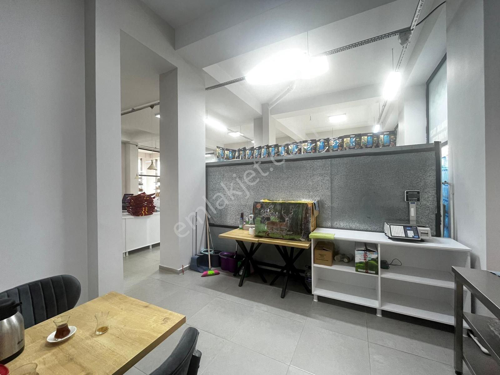 Atatürk Caddesinde Satılık 390 M2 Köşe Başı İskanlı Dükkan - Görsel 13