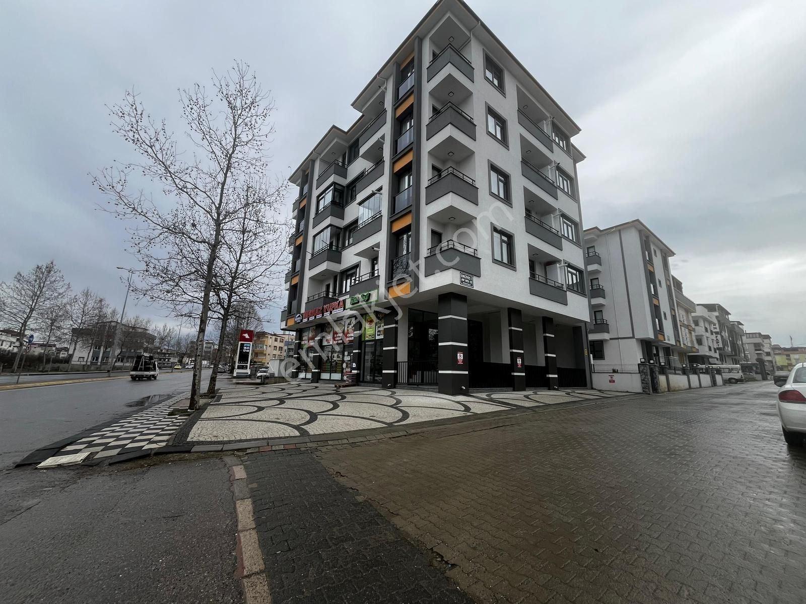 Atatürk Caddesinde Satılık 390 M2 Köşe Başı İskanlı Dükkan - Görsel 22