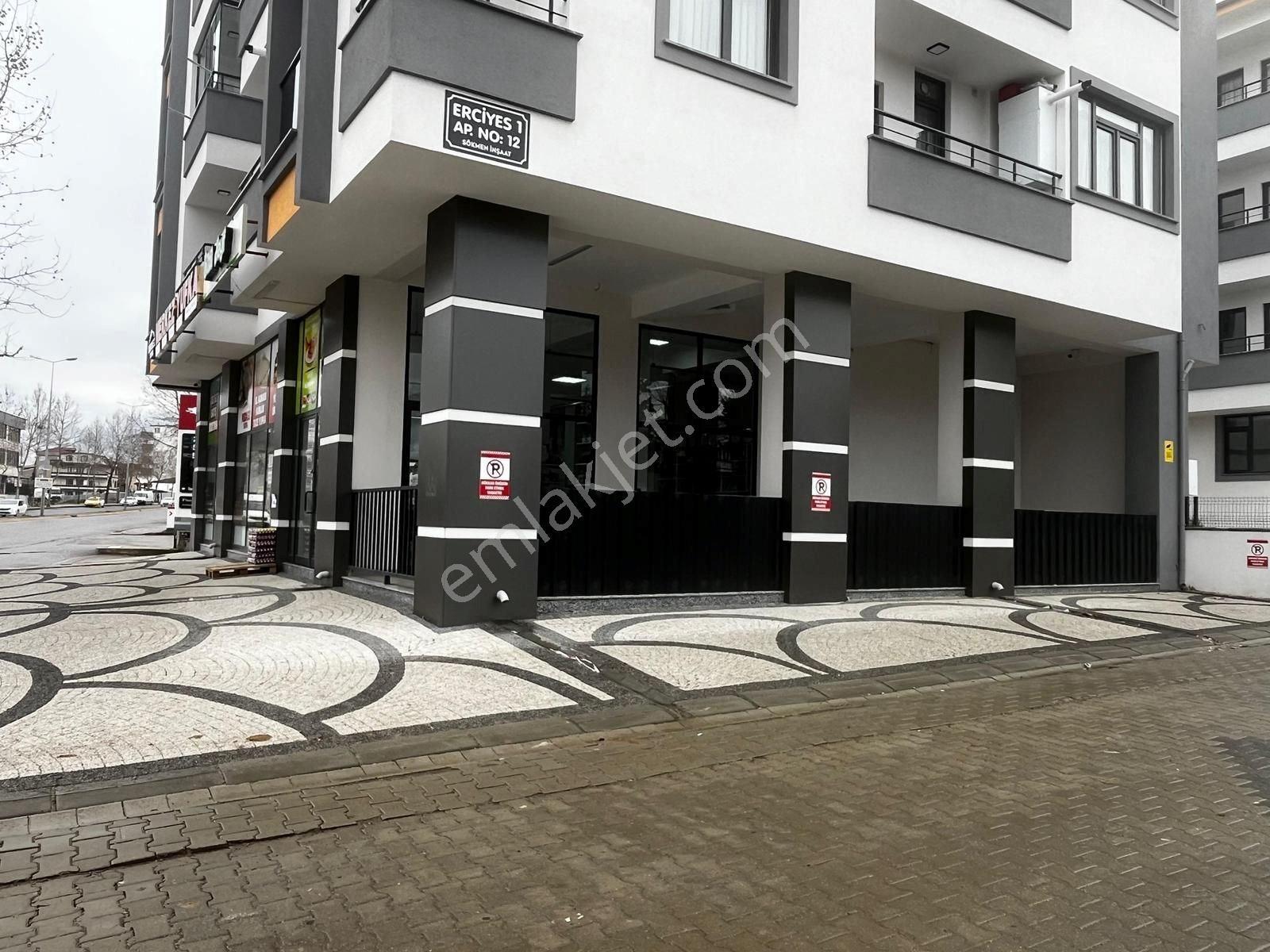 Atatürk Caddesinde Satılık 390 M2 Köşe Başı İskanlı Dükkan - Görsel 15