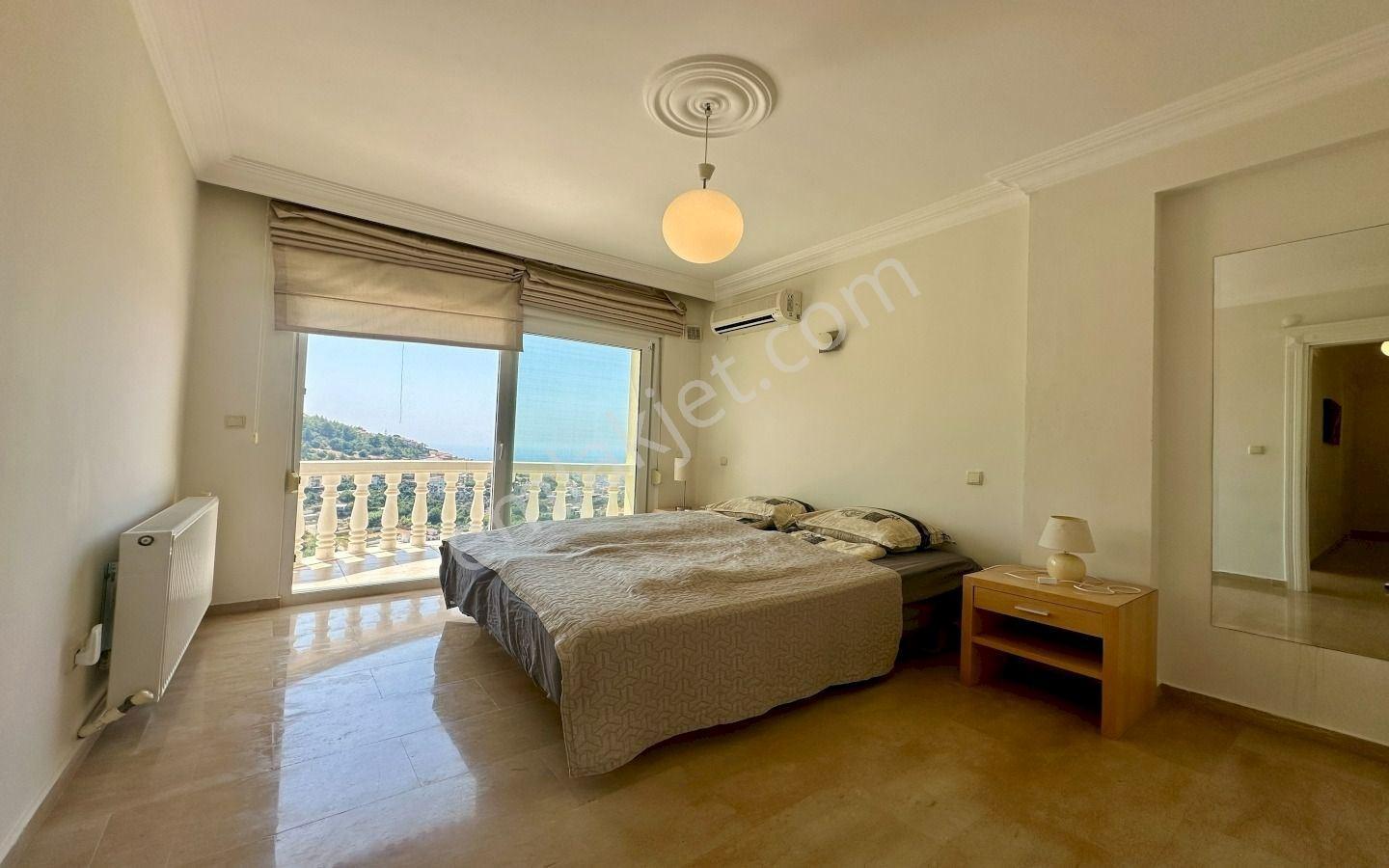 Alanya Tepe'de Deniz Manzaralı Müstakil Havuzlu 3+1 Lüks Villa - Görsel 12