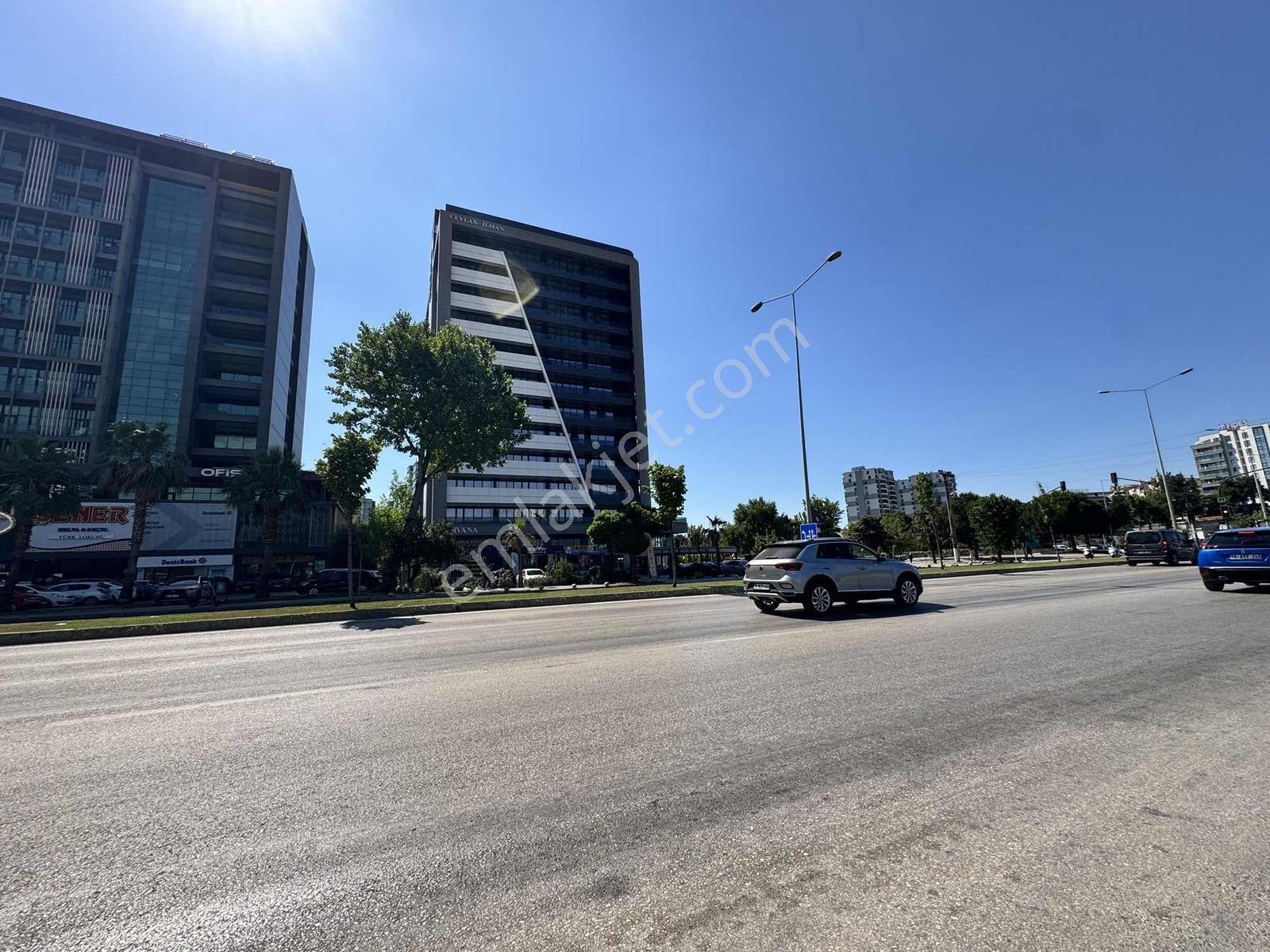 Nirvana Plazada Eski 244 M² Natamam Prestijli Kiralık Ofis - Görsel 9