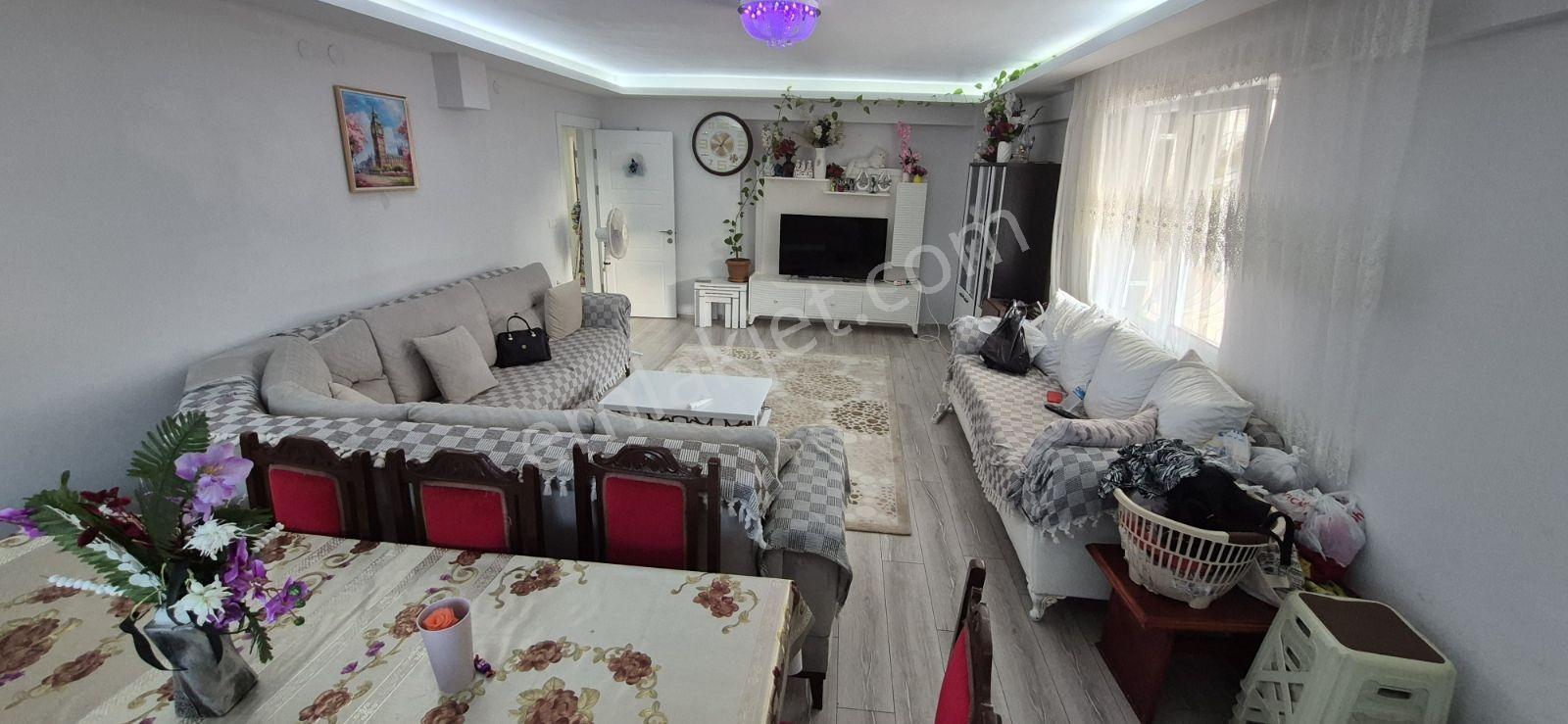 Acil Satılık 3+1 Gökdelen Ya Da Komşu Konumu Güzel Geniş