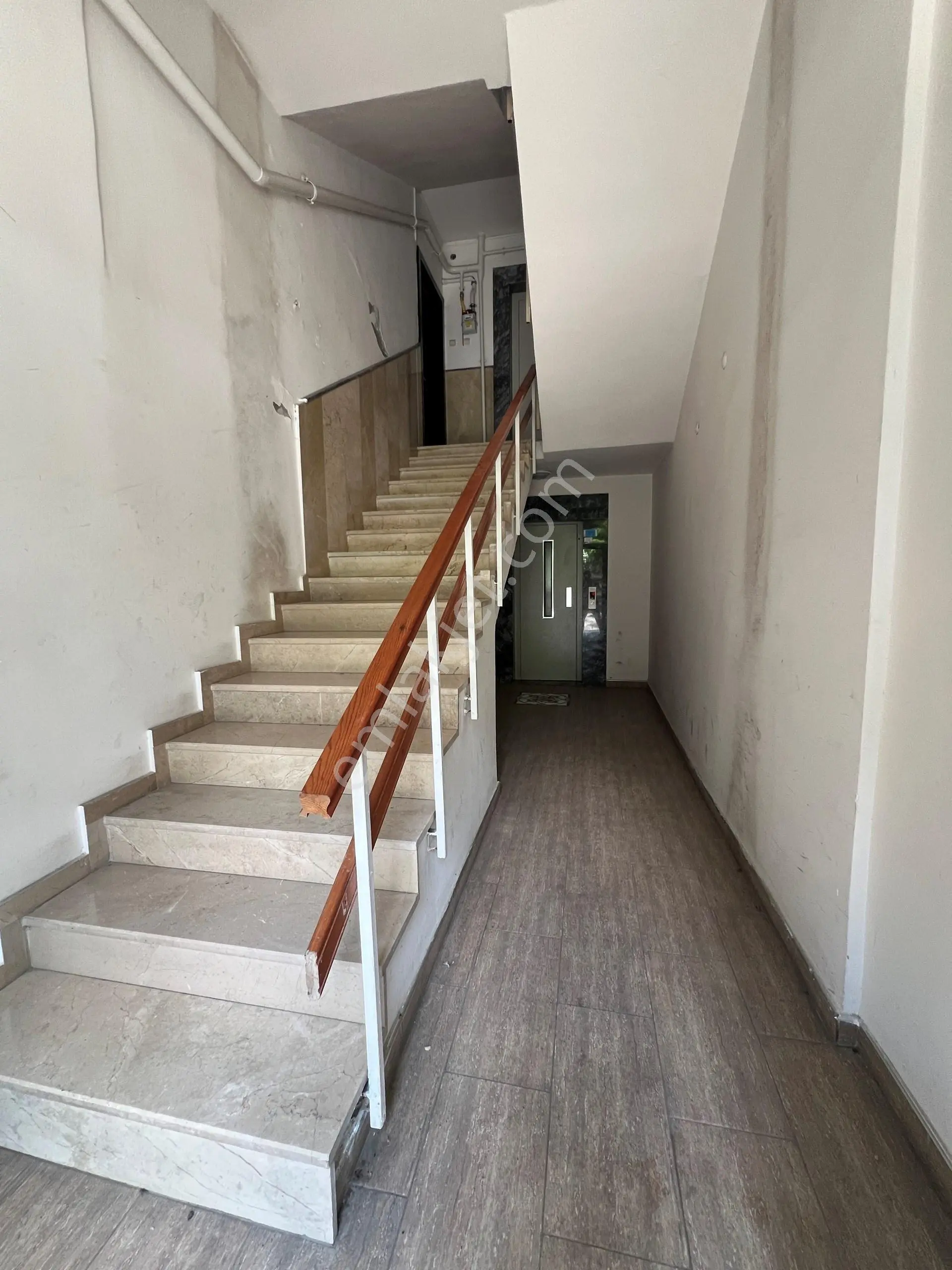Trabzon Akçaabat Yıldızlı'da Satılık 4+1 Geniş Daire, Deniz Manzaralı, 265 M² - Görsel 2