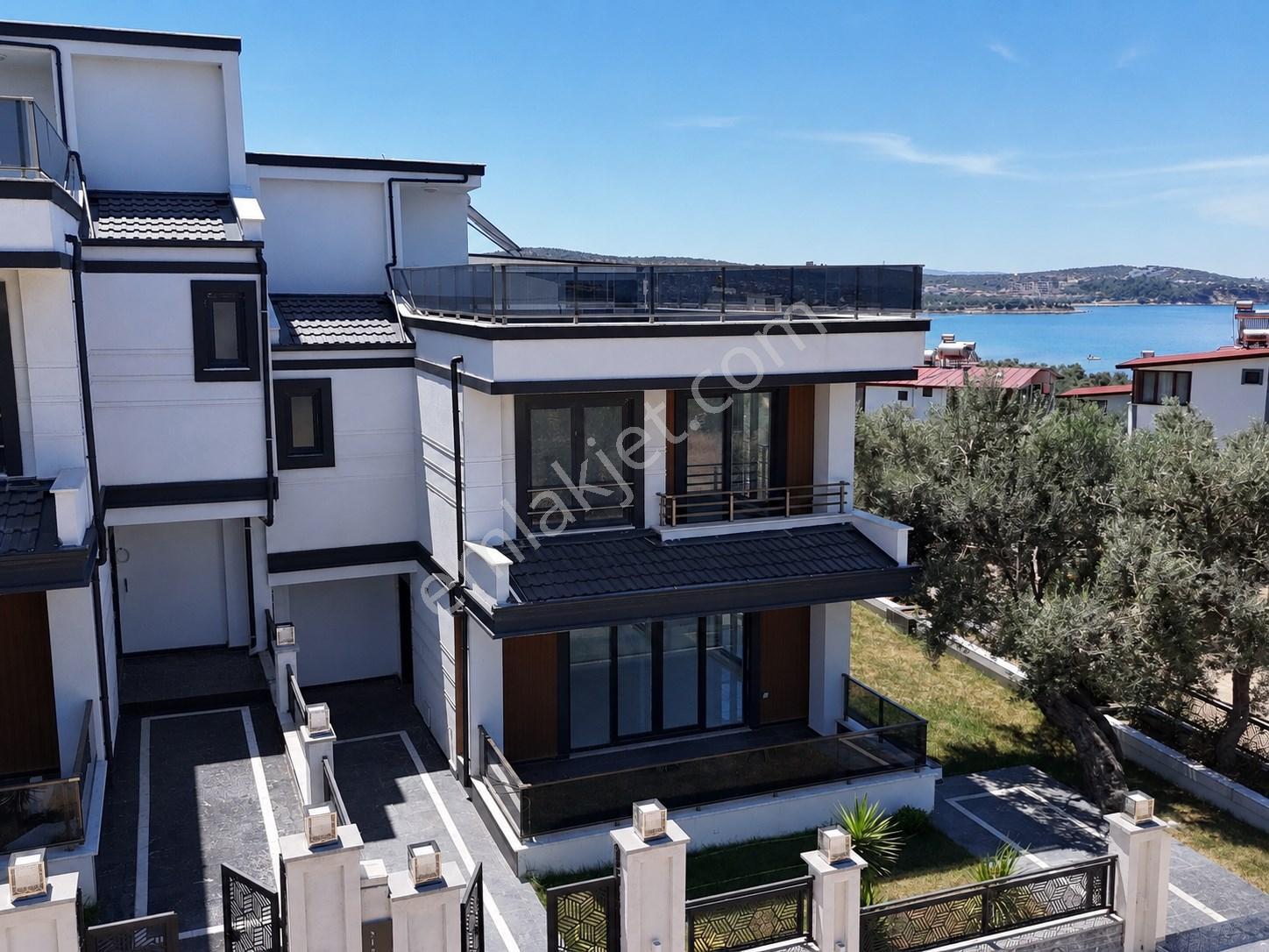 Pelitköy'de Denize 1dk - Panoramik Deniz Manzaralı Villalar