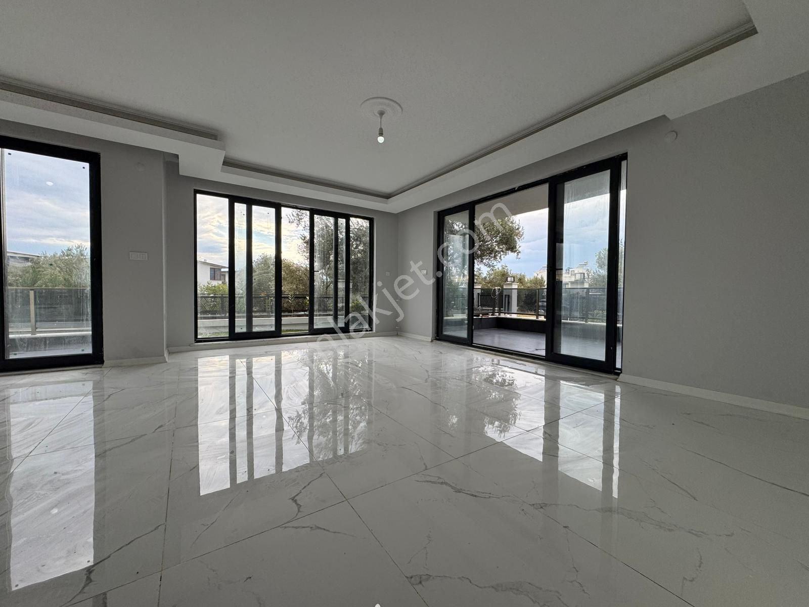 Pelitköy'de Denize 1dk - Panoramik Deniz Manzaralı Villalar - Görsel 21