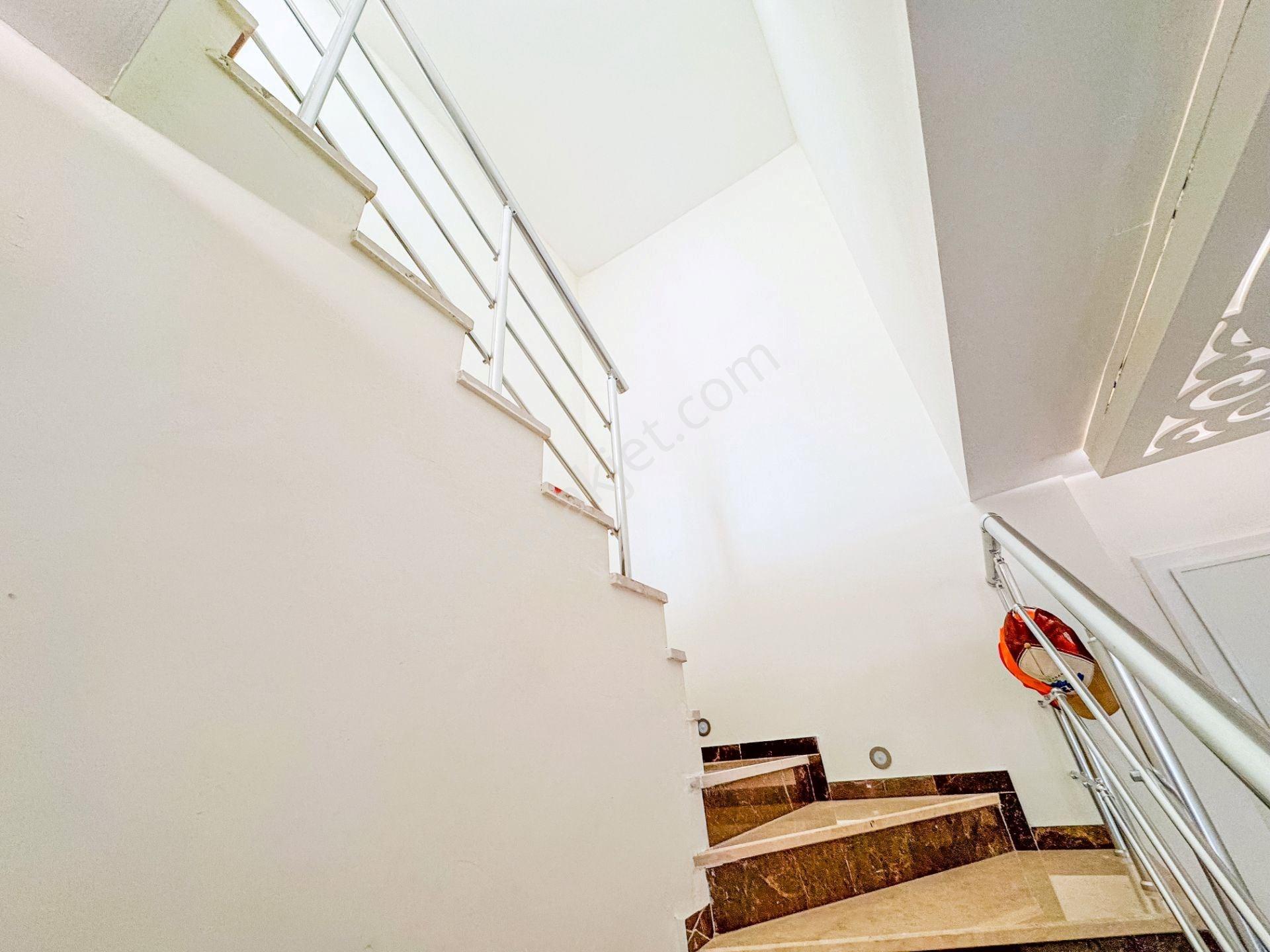 Alanya Kestel Satılık Muhteşem Bir Kompleks 3+1 Lüks Eşyalı Dubleks Daire - Görsel 15