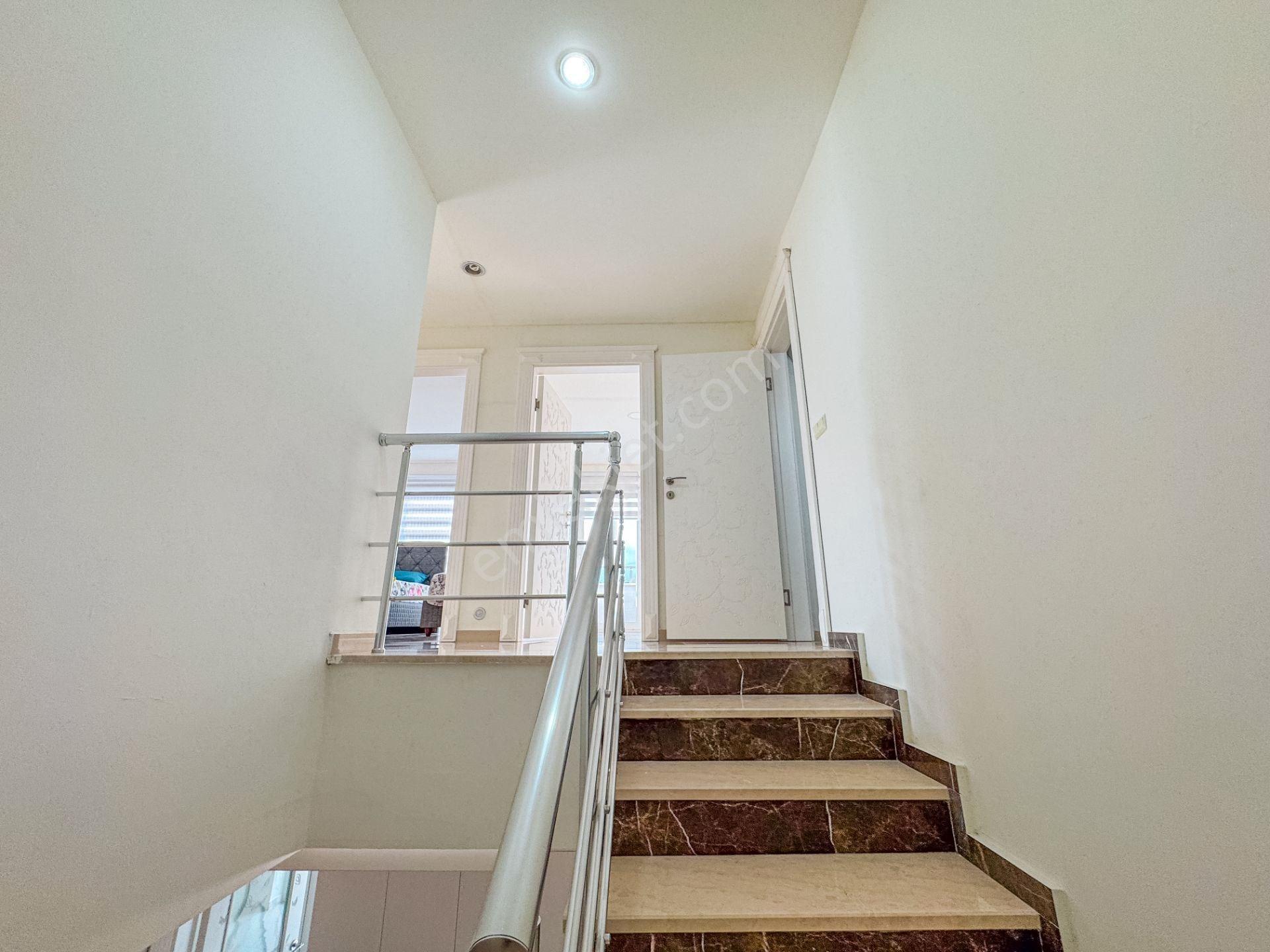 Alanya Kestel Satılık Muhteşem Bir Kompleks 3+1 Lüks Eşyalı Dubleks Daire - Görsel 16