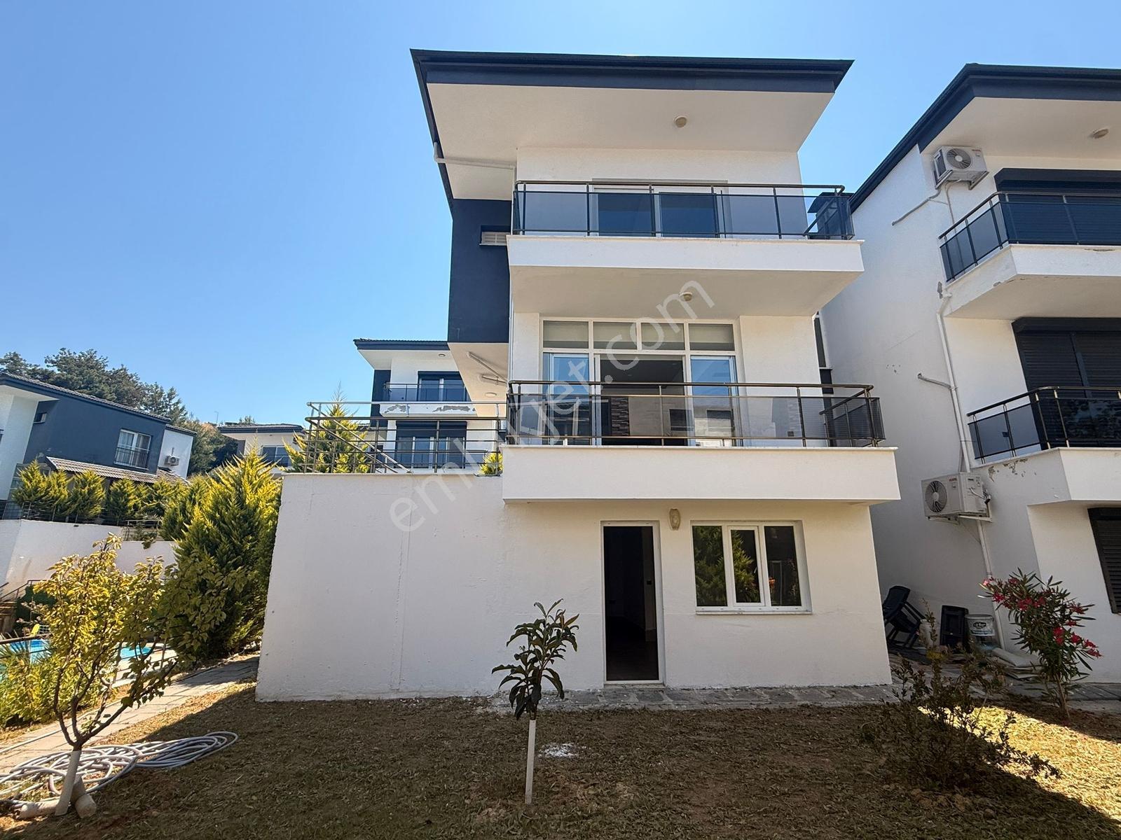Kuşadası Soğucak'ta Deniz Manzaralı 4+1 Fırsat Tripleks Villa! - Görsel 4