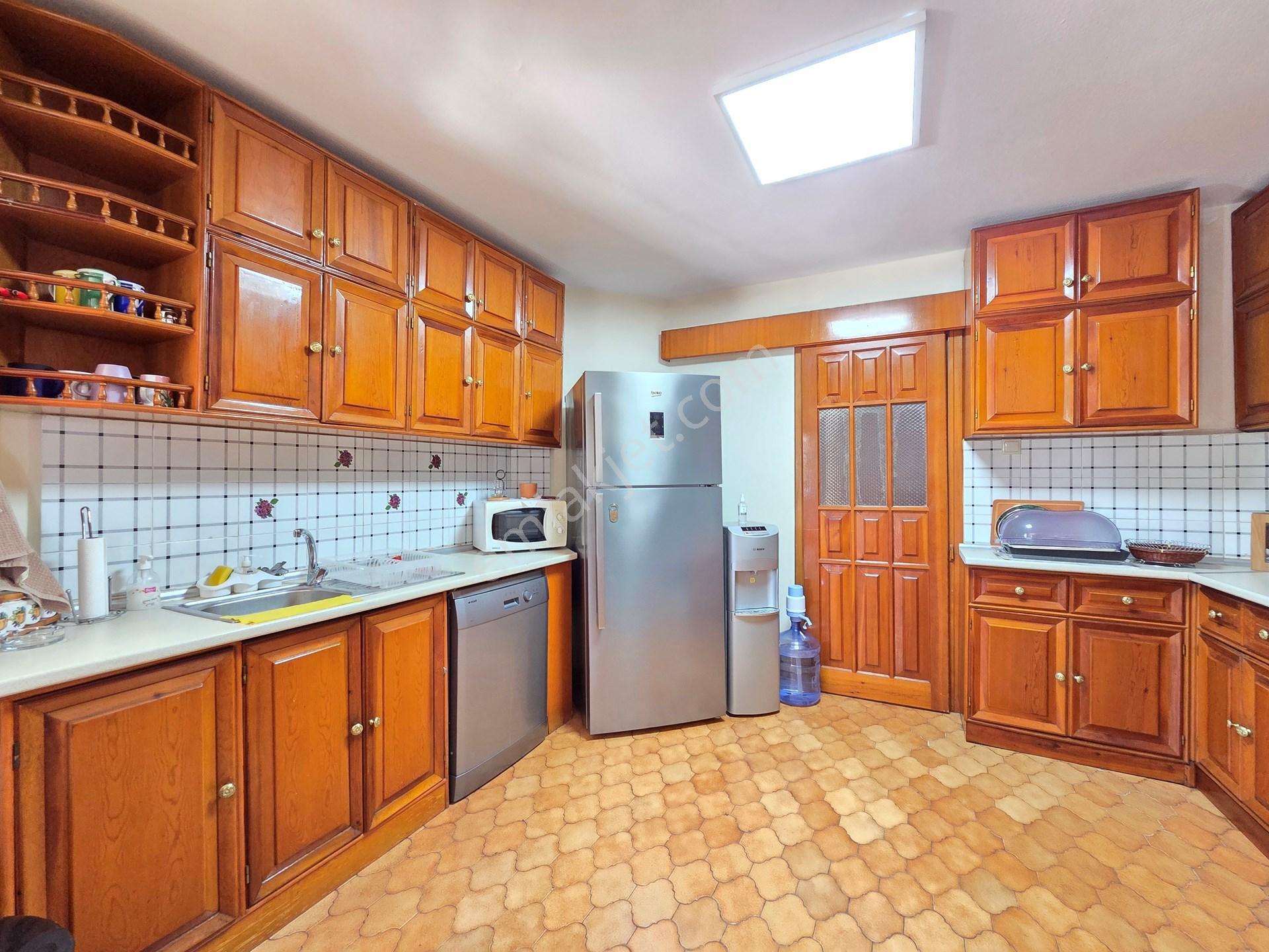 Kemer Merkez'de Denize 300 Metre 5+1 Satılık Havuzlu Villa, 260 M² - Görsel 22