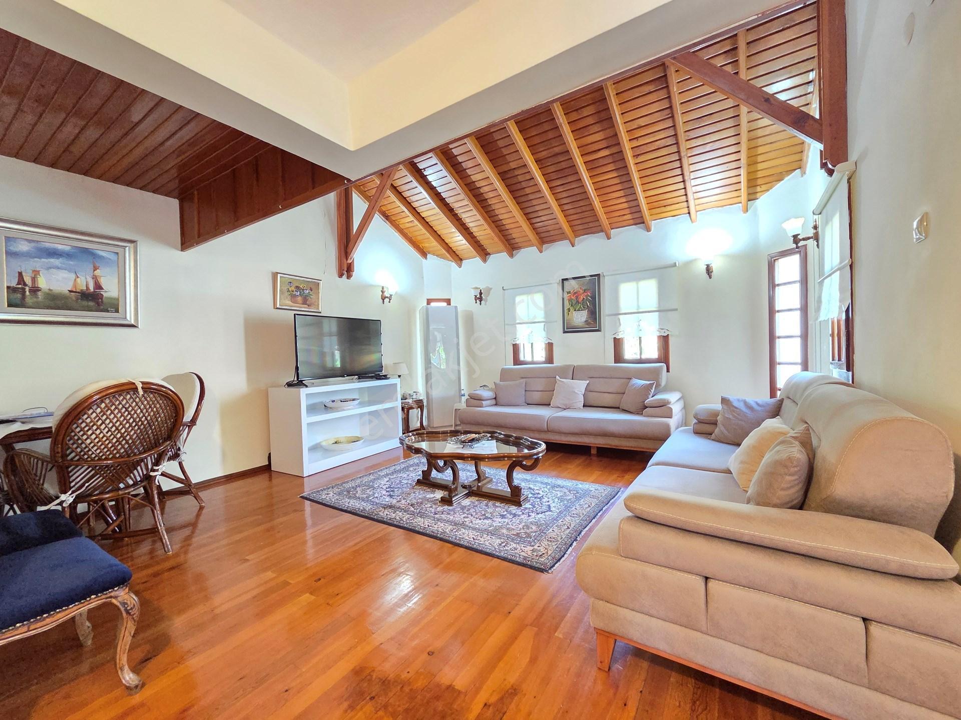 Kemer Merkez'de Denize 300 Metre 5+1 Satılık Havuzlu Villa, 260 M² - Görsel 11